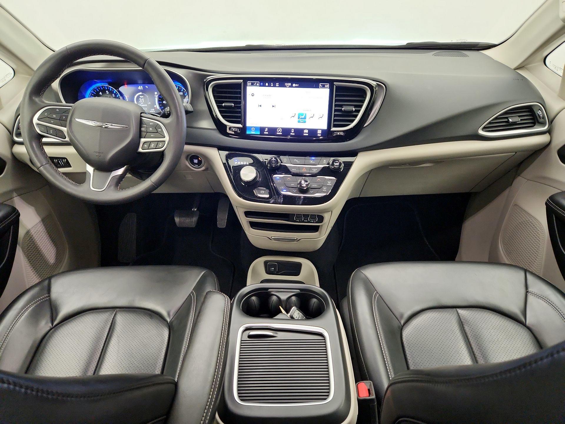 Thumbnail: 2023 Chrysler Pacifica - 9