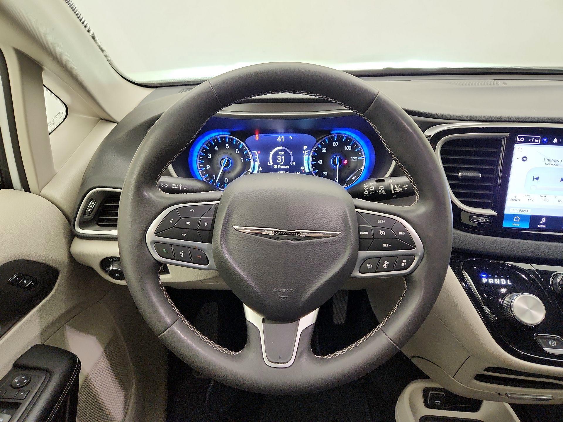 Thumbnail: 2023 Chrysler Pacifica - 10