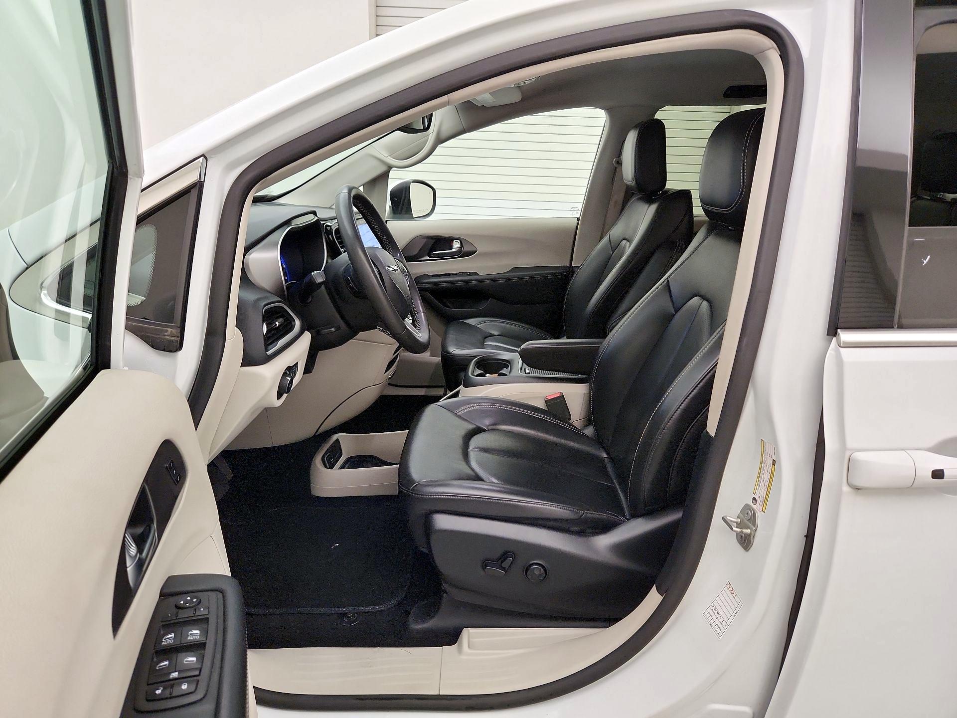 Thumbnail: 2023 Chrysler Pacifica - 11