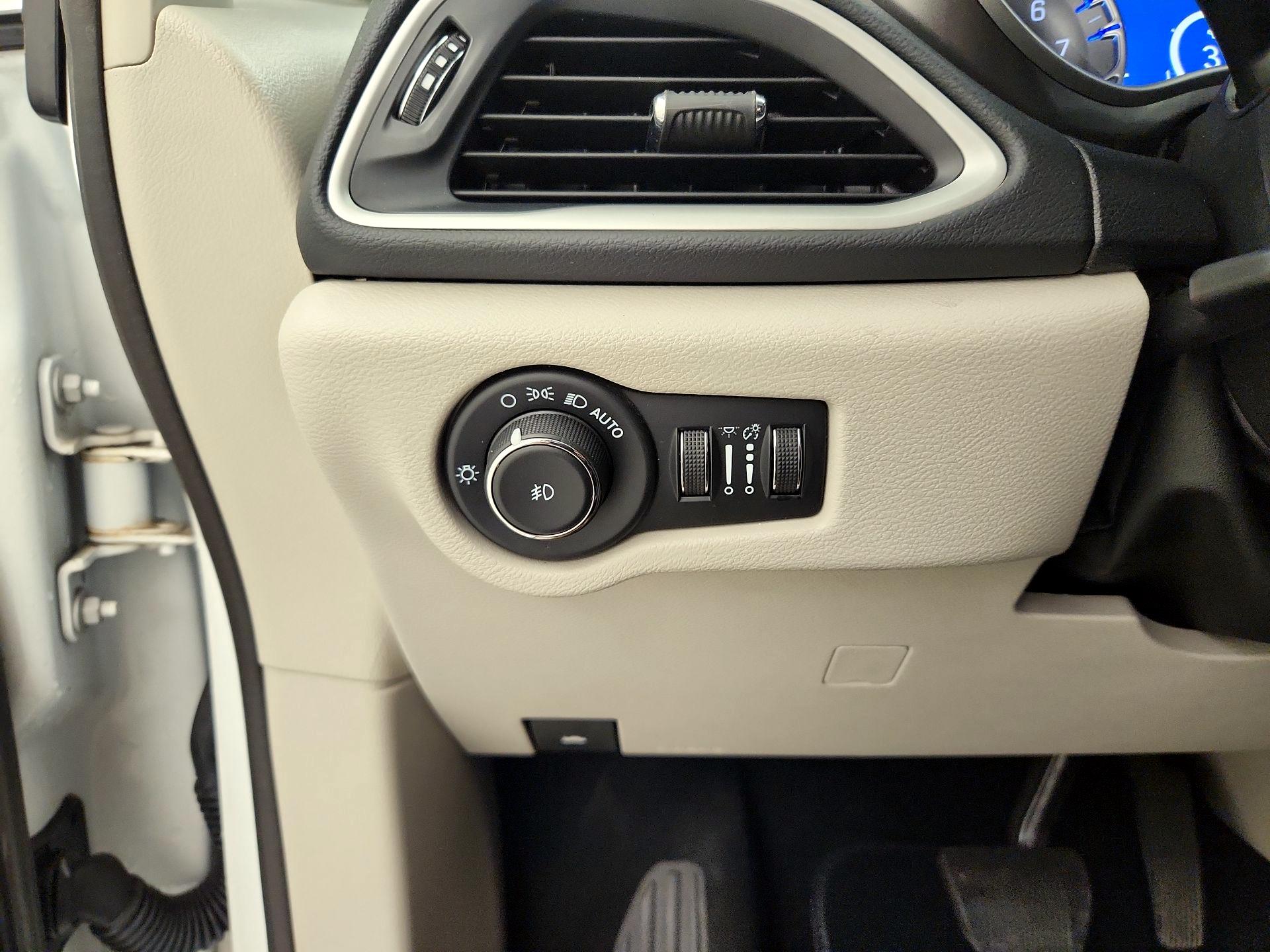 Thumbnail: 2023 Chrysler Pacifica - 13