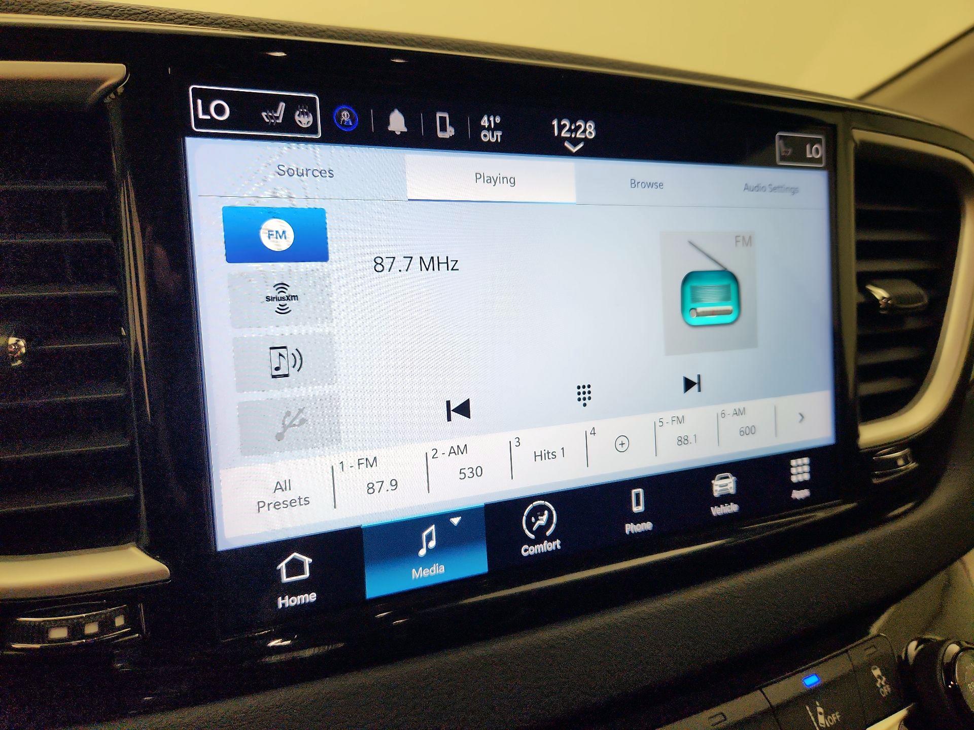 Thumbnail: 2023 Chrysler Pacifica - 15