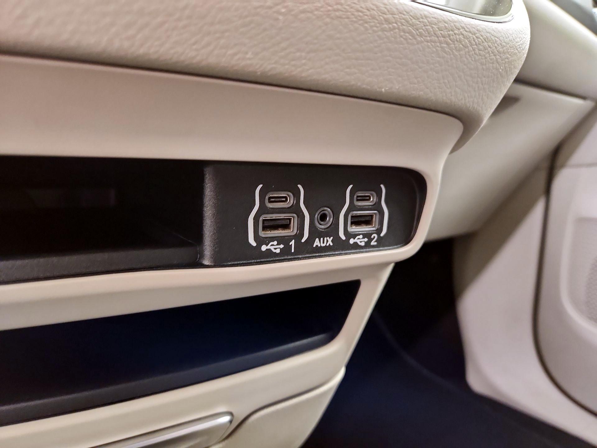 Thumbnail: 2023 Chrysler Pacifica - 18