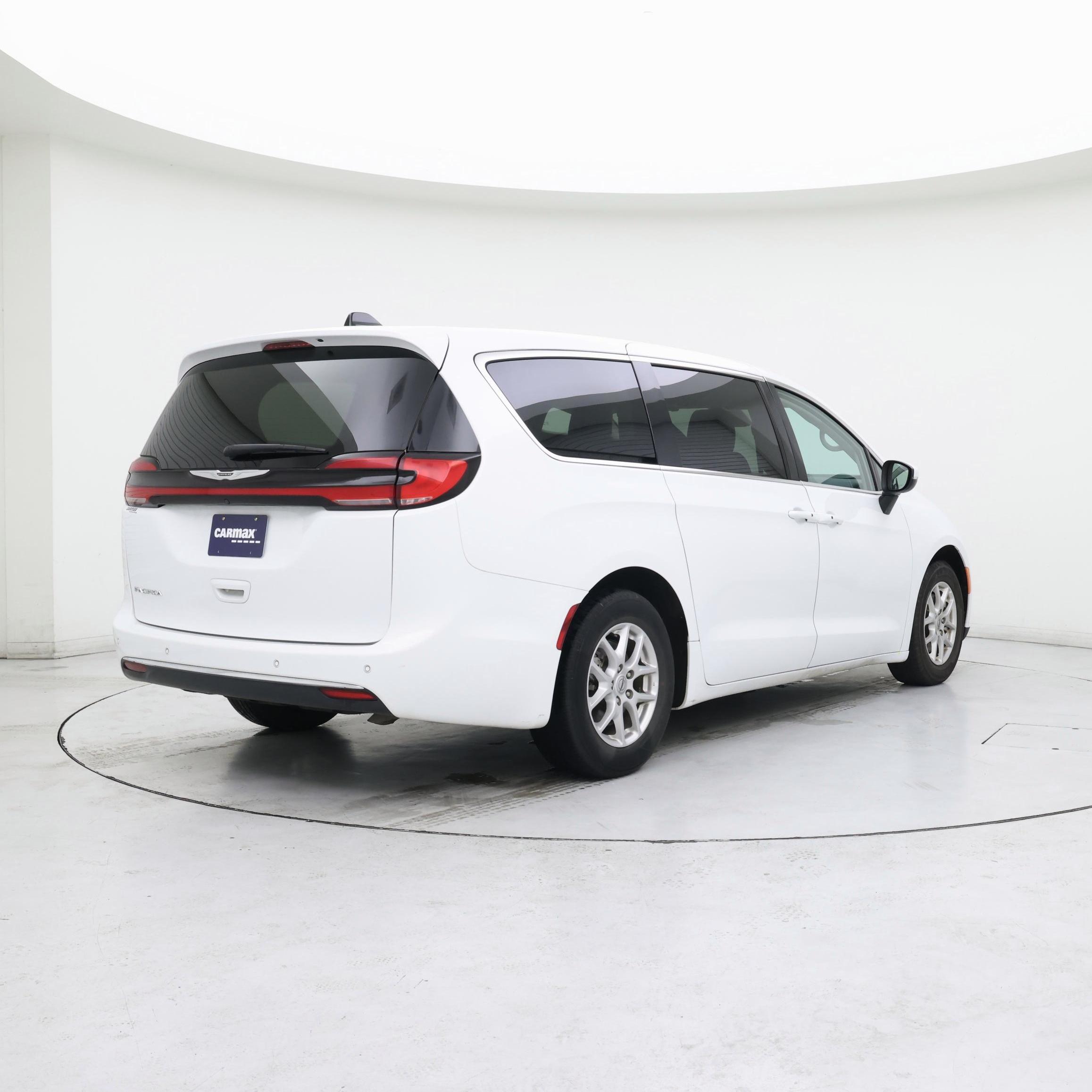 Thumbnail: 2023 Chrysler Pacifica - 8