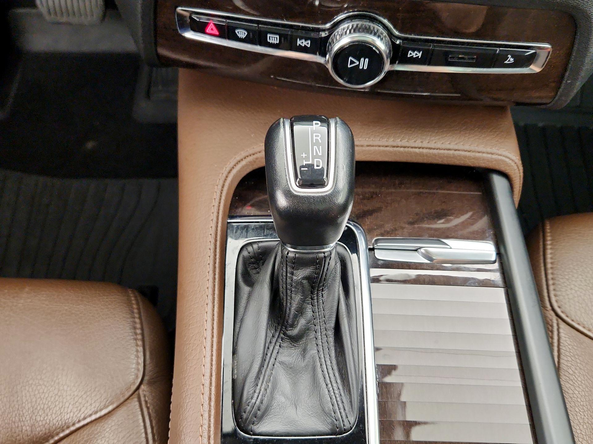 Thumbnail: 2019 Volvo XC90 - 18