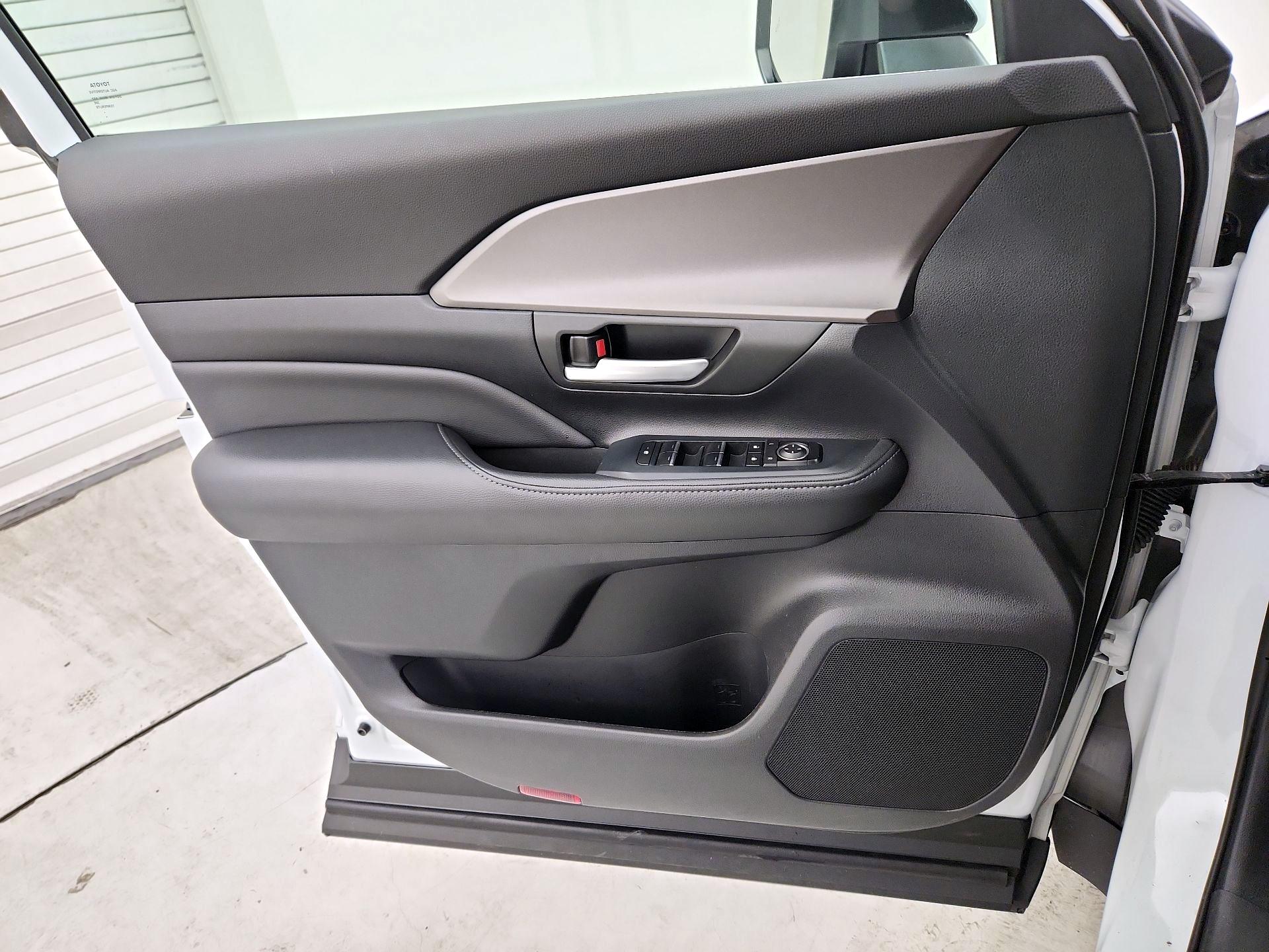 Thumbnail: 2024 Toyota Grand Highlander - 12