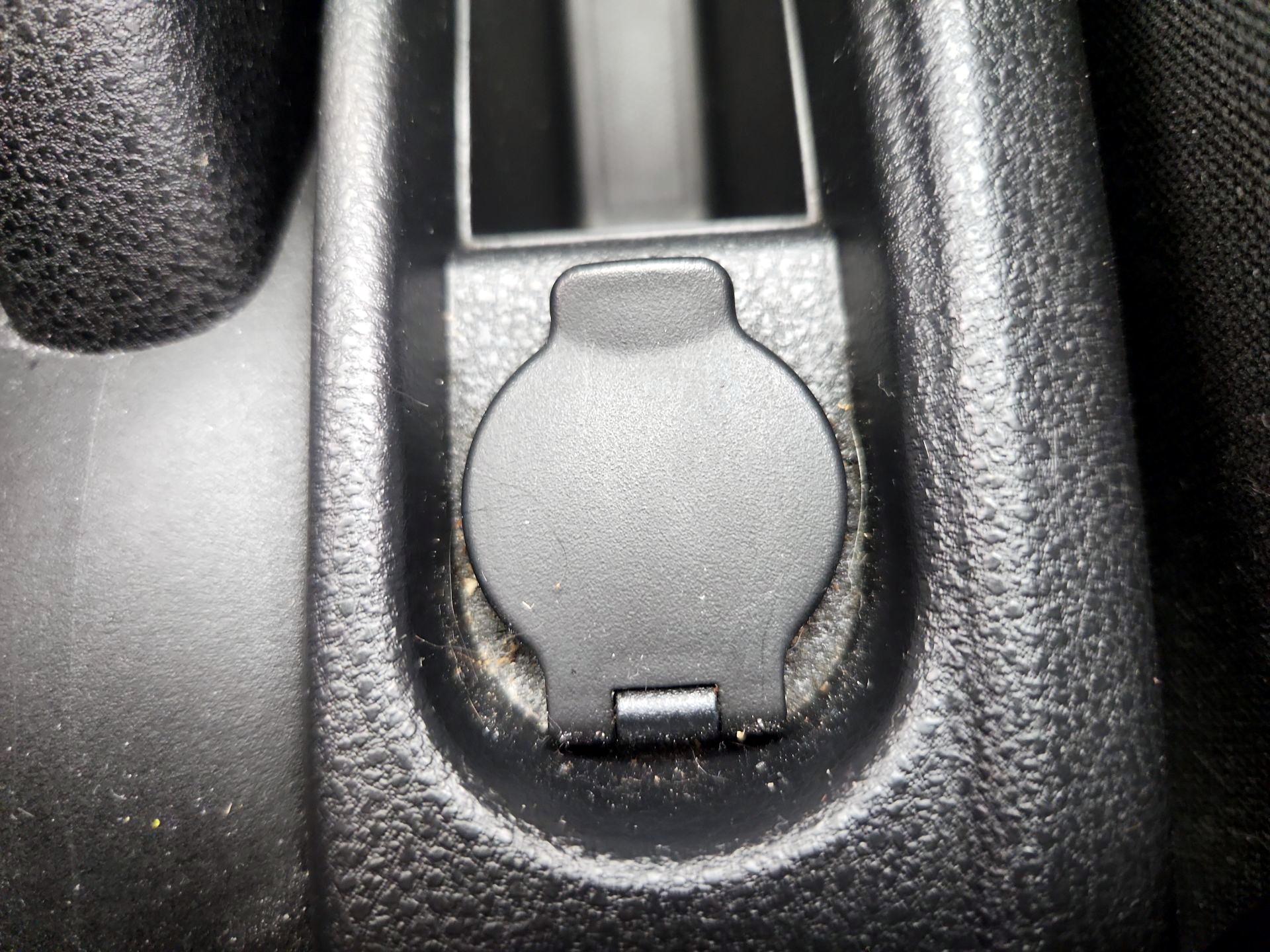 Thumbnail: 2014 Nissan Versa Note - 17