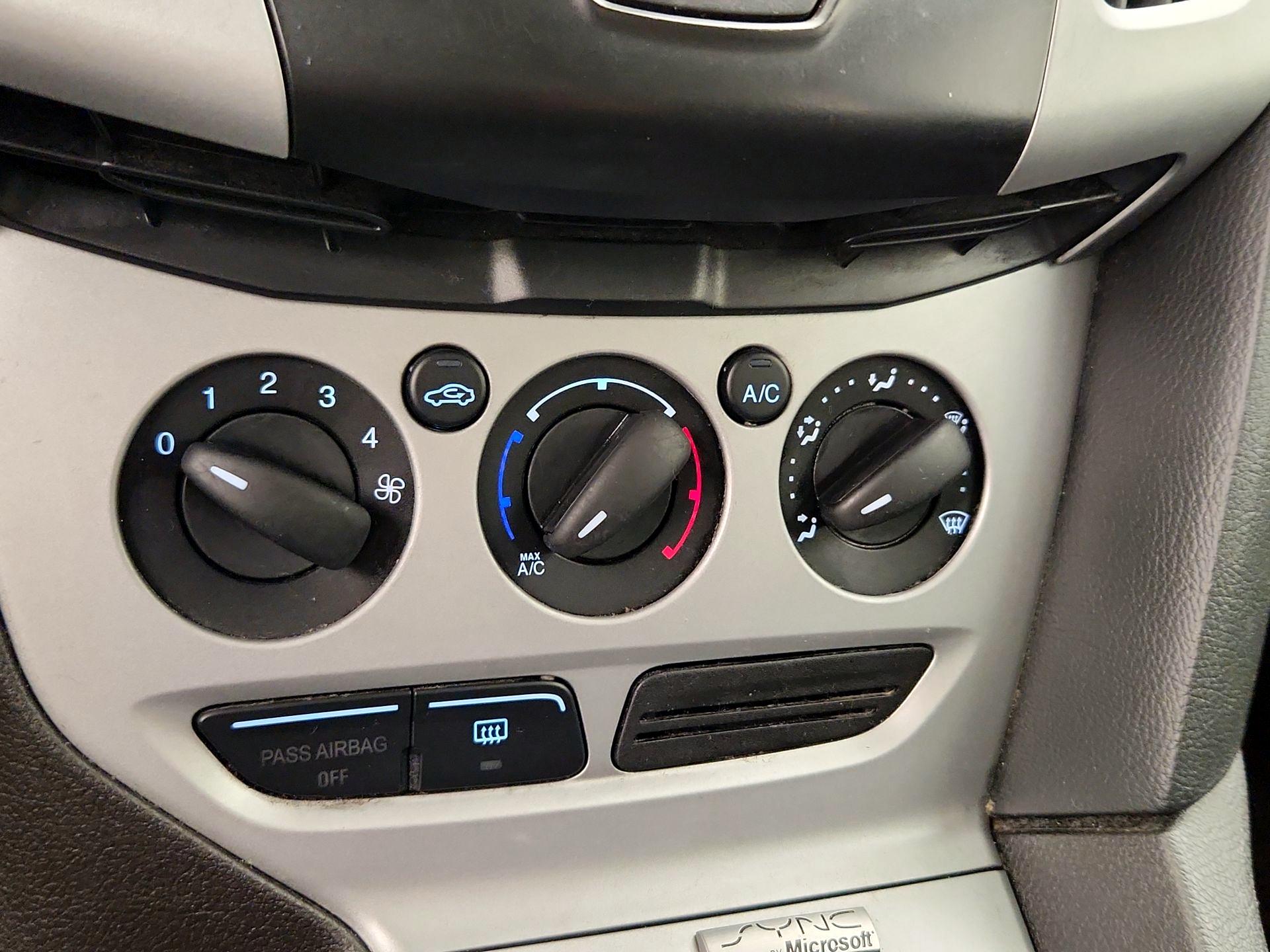 Thumbnail: 2014 Ford Focus - 15