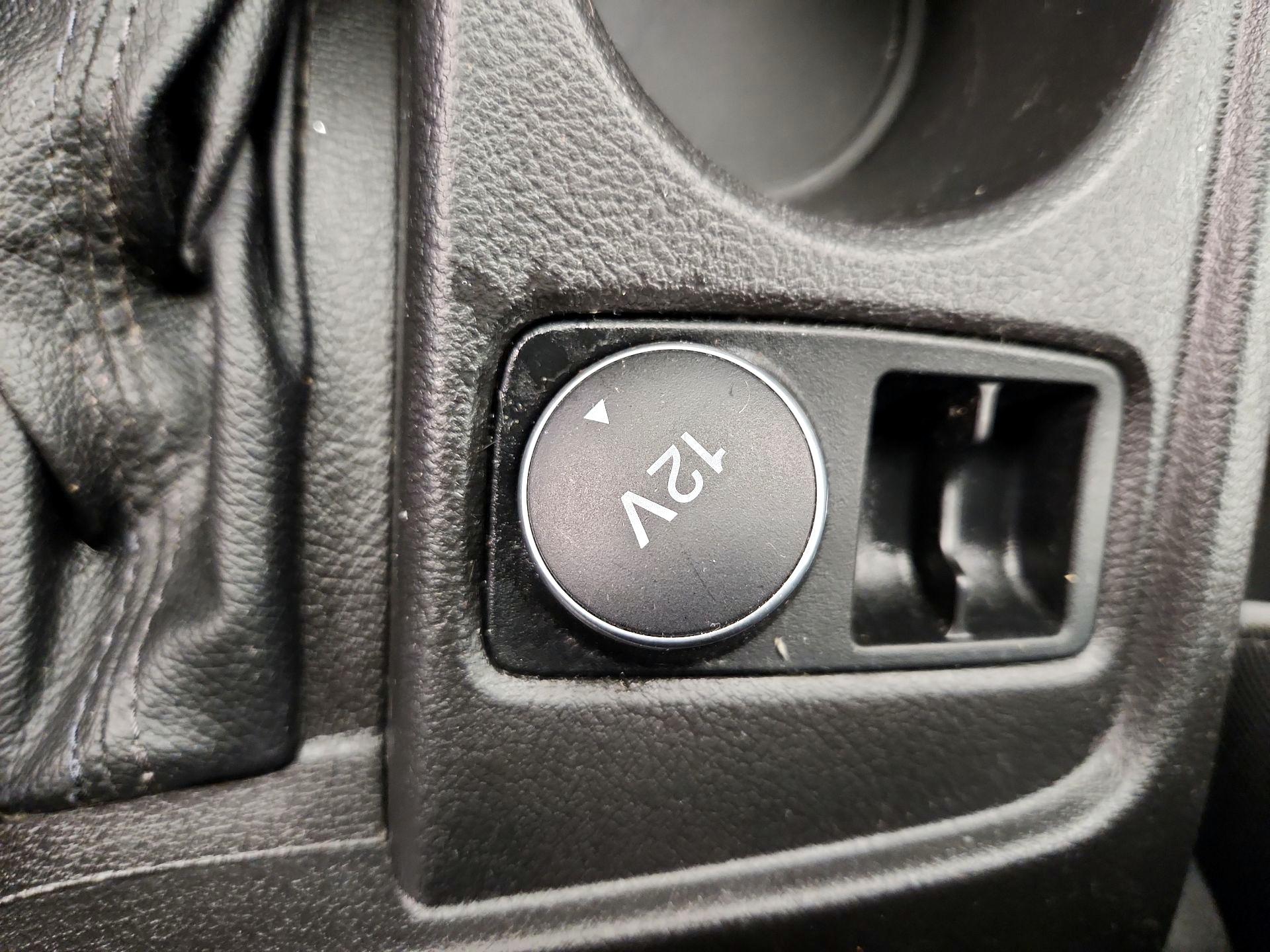 Thumbnail: 2014 Ford Focus - 17