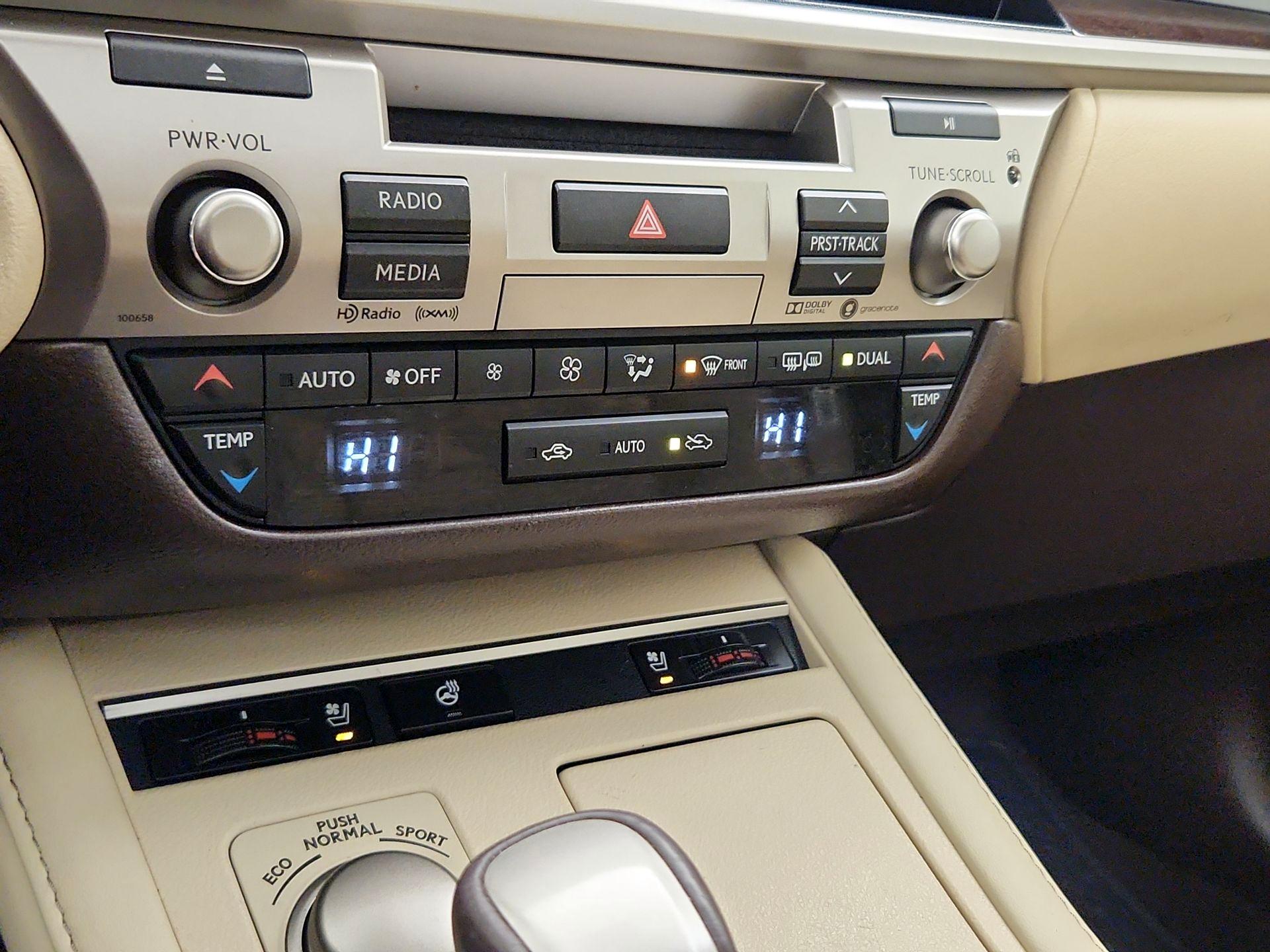 Thumbnail: 2017 Lexus ES - 17