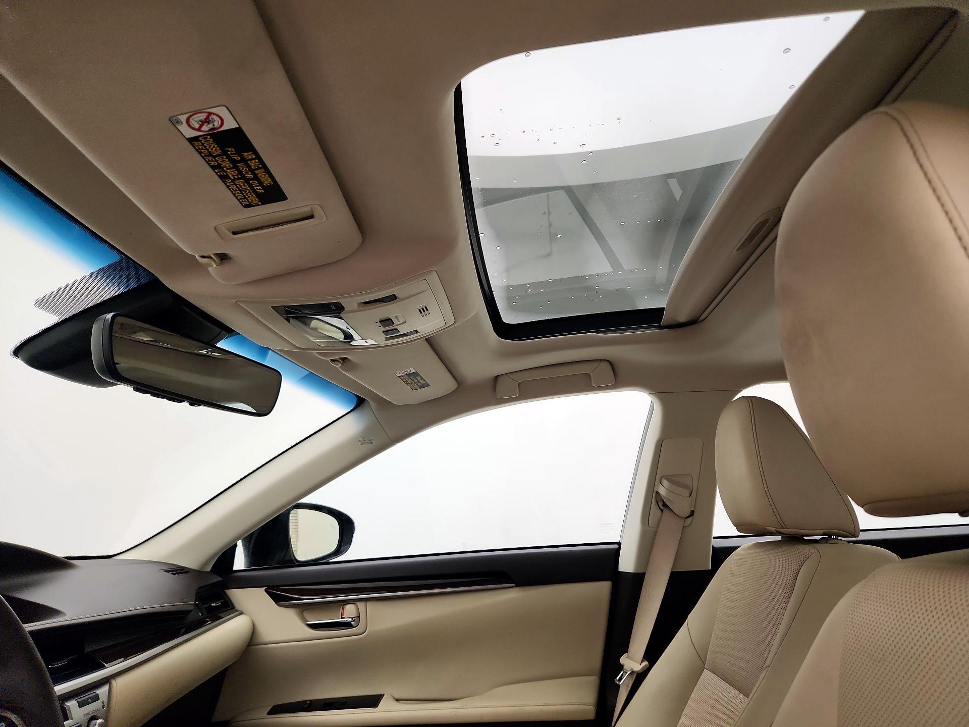 Thumbnail: 2017 Lexus ES - 20