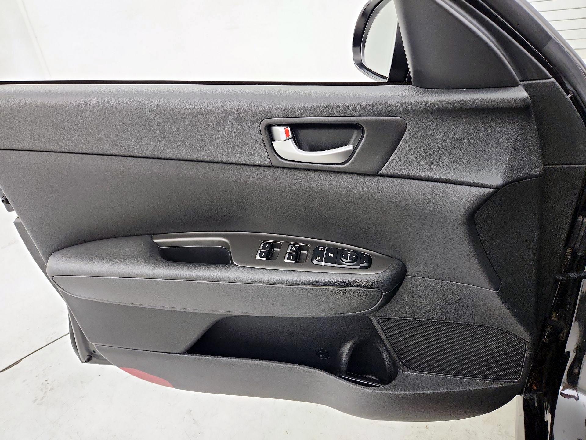 Thumbnail: 2016 Kia Optima - 12