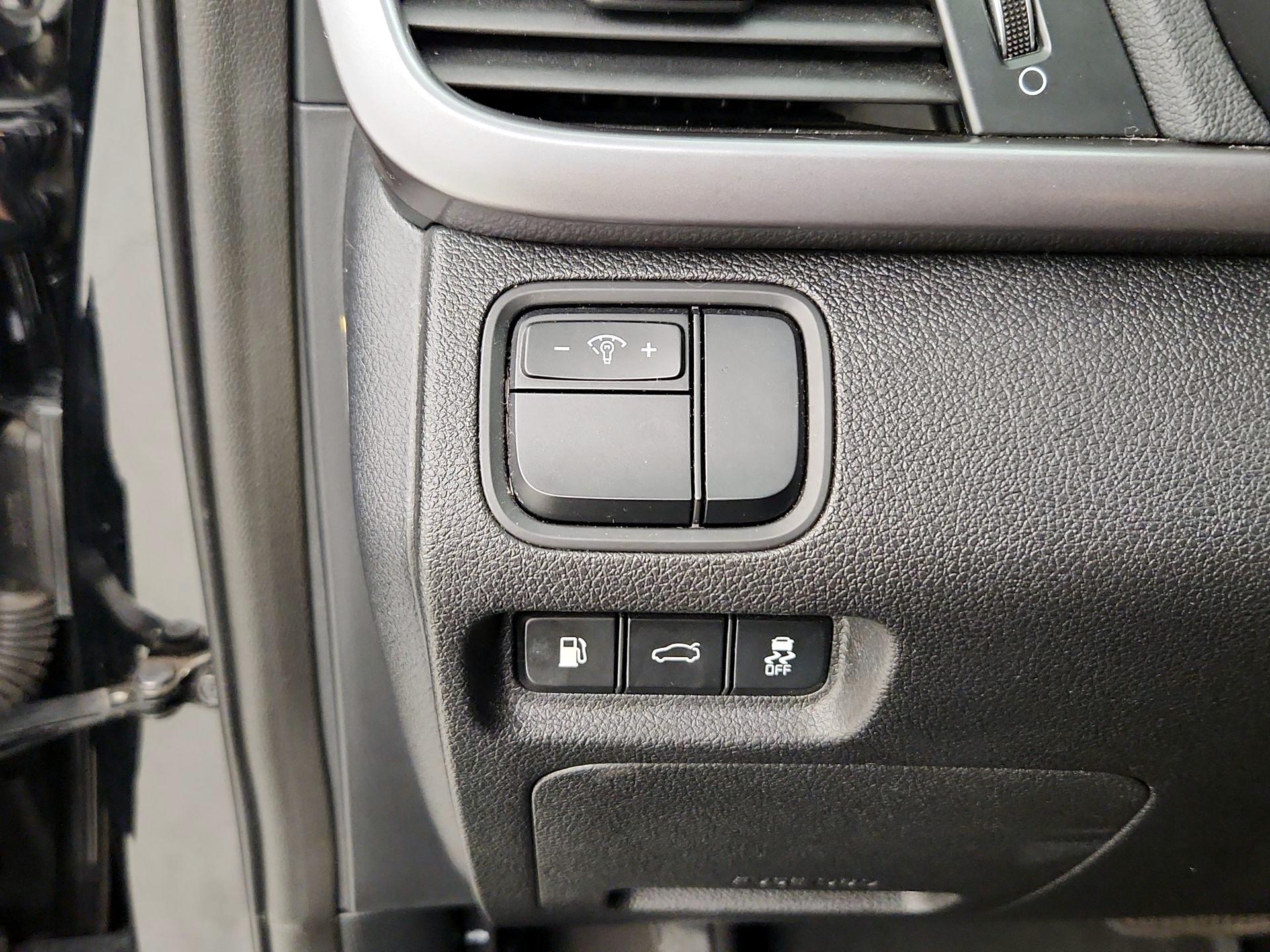 Thumbnail: 2016 Kia Optima - 13