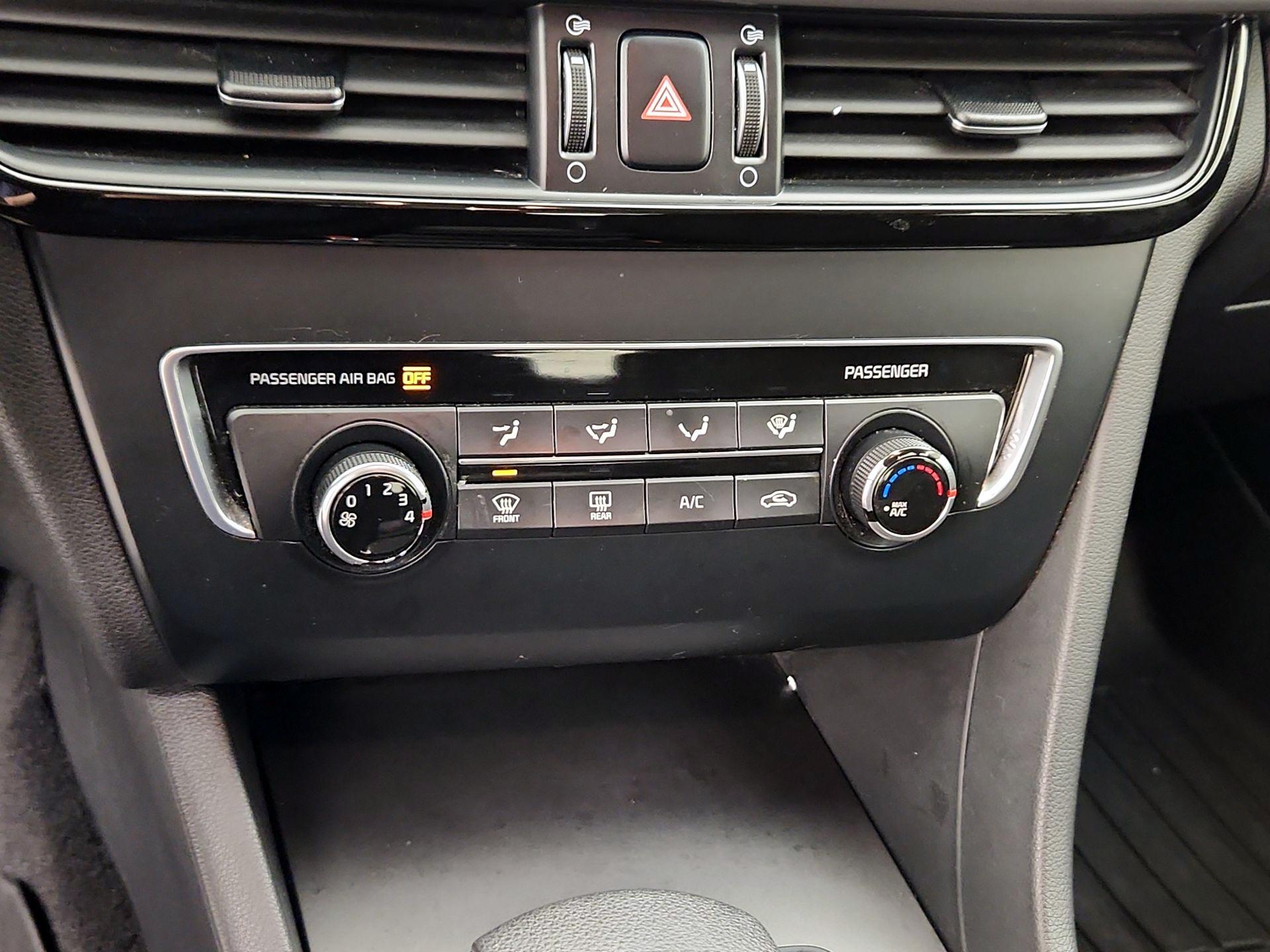 Thumbnail: 2016 Kia Optima - 16