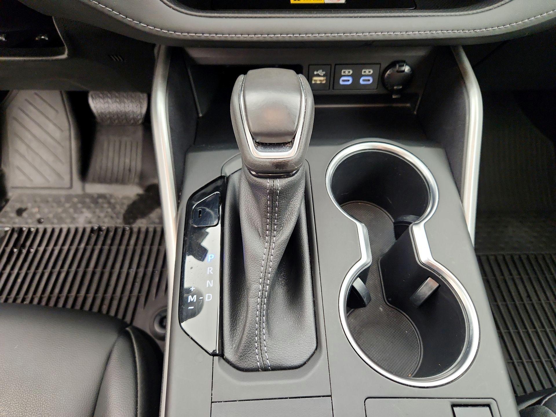 Thumbnail: 2023 Toyota Highlander - 17