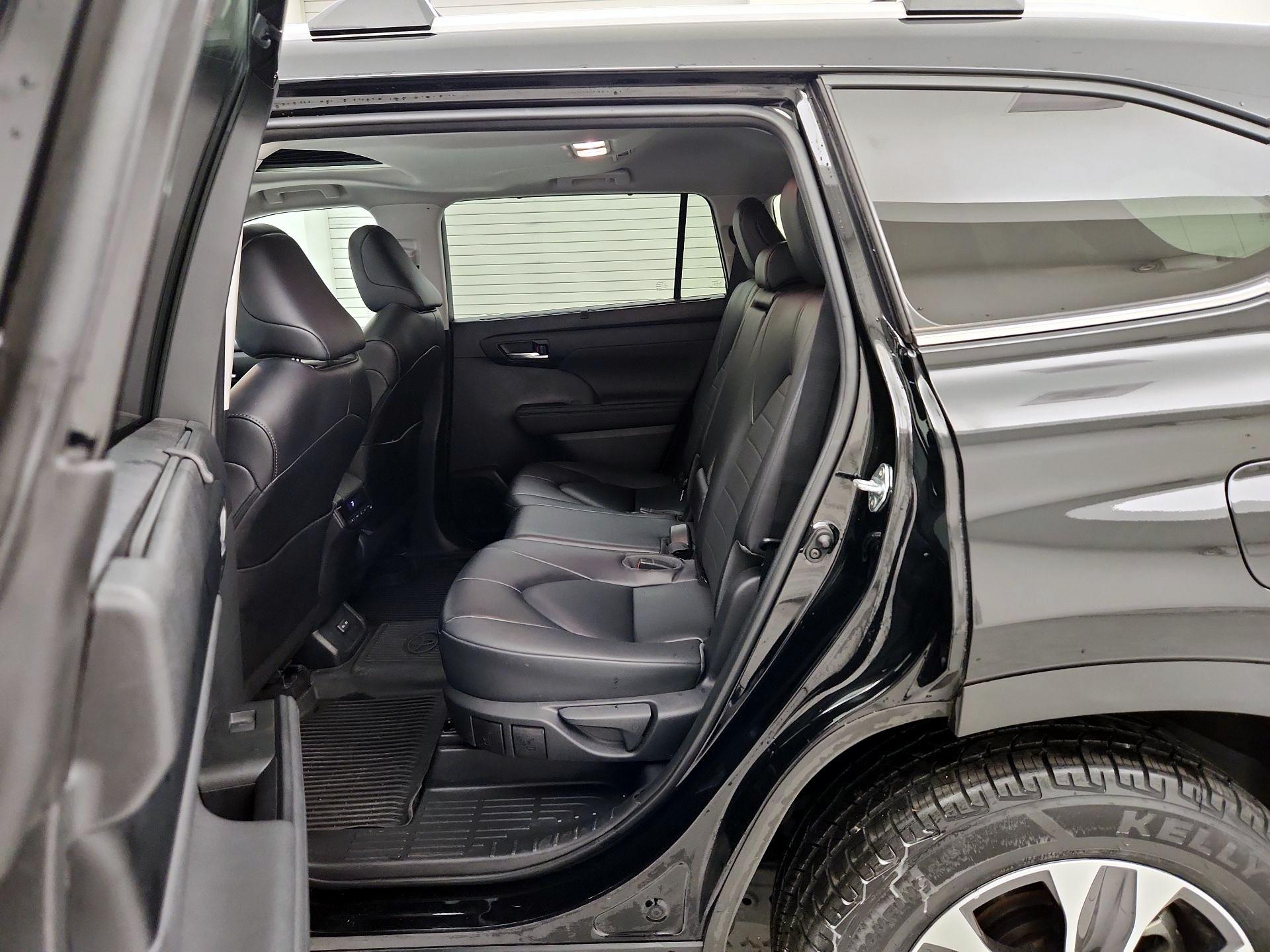 Thumbnail: 2023 Toyota Highlander - 20