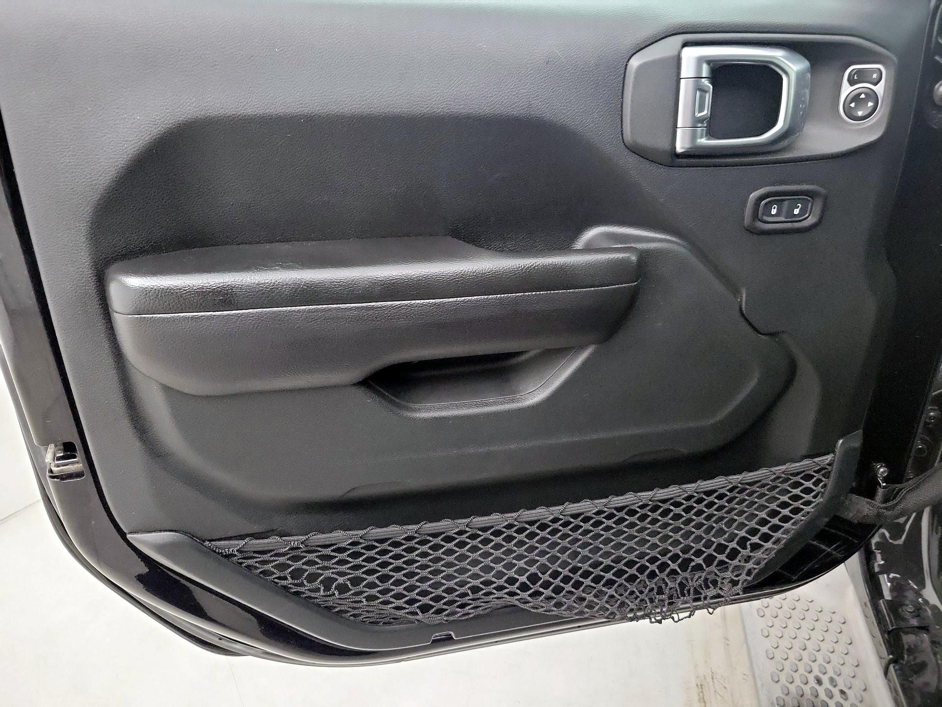 Thumbnail: 2018 Jeep Wrangler - 12