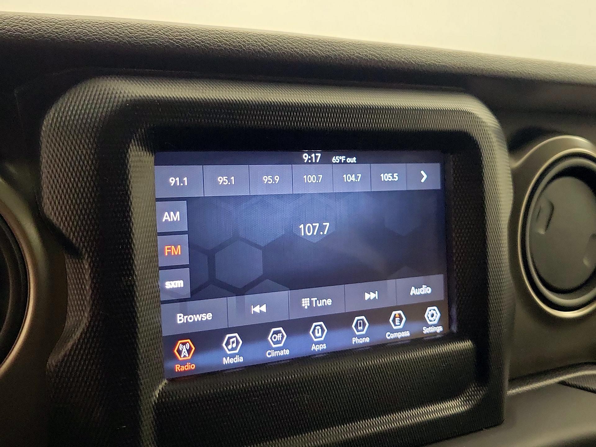 Thumbnail: 2018 Jeep Wrangler - 15