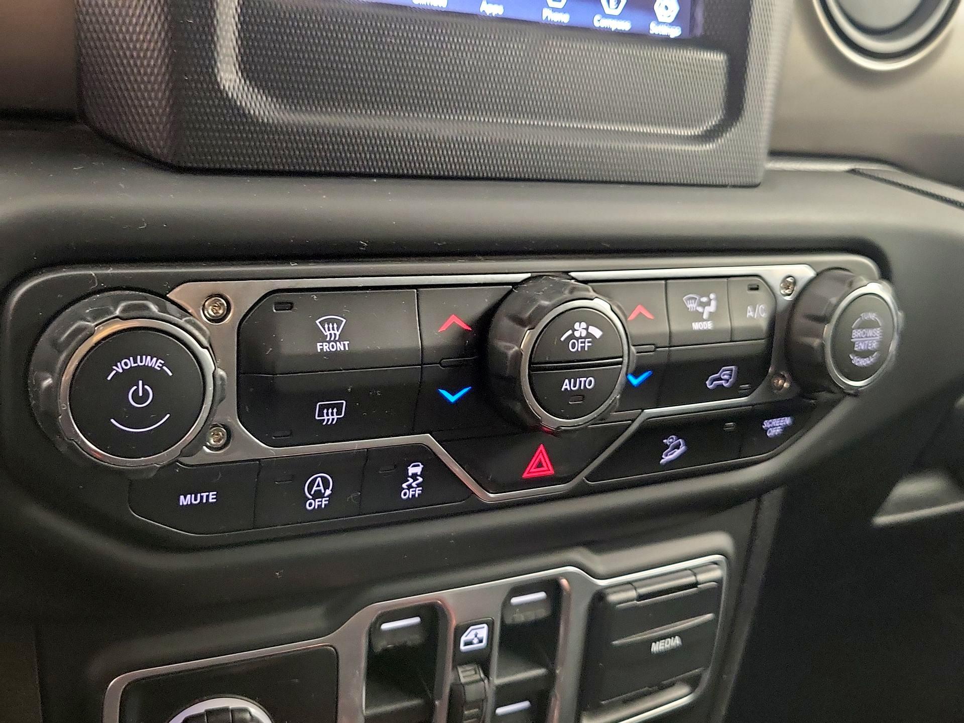 Thumbnail: 2018 Jeep Wrangler - 16