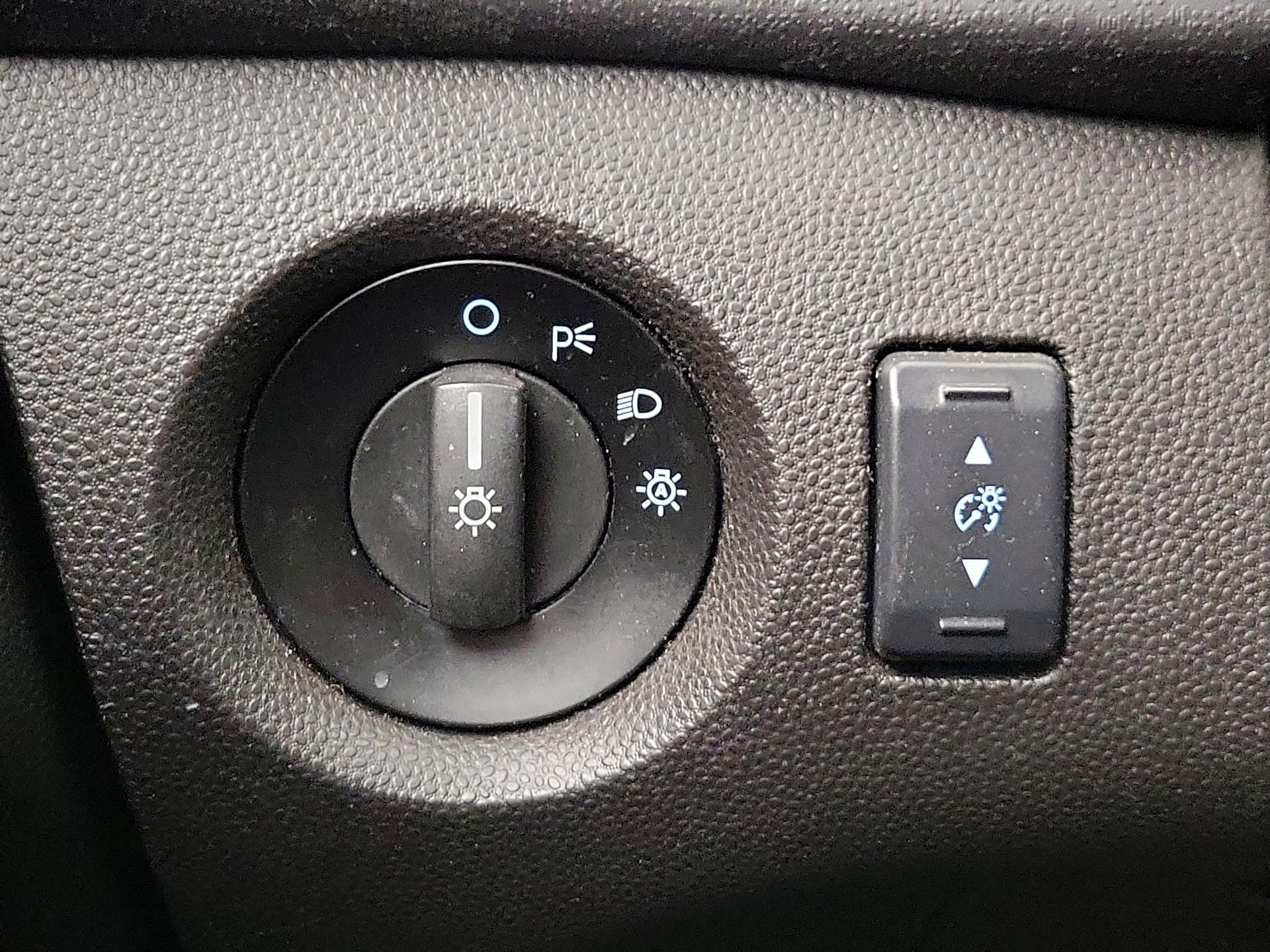 Thumbnail: 2016 Ford Fiesta - 13