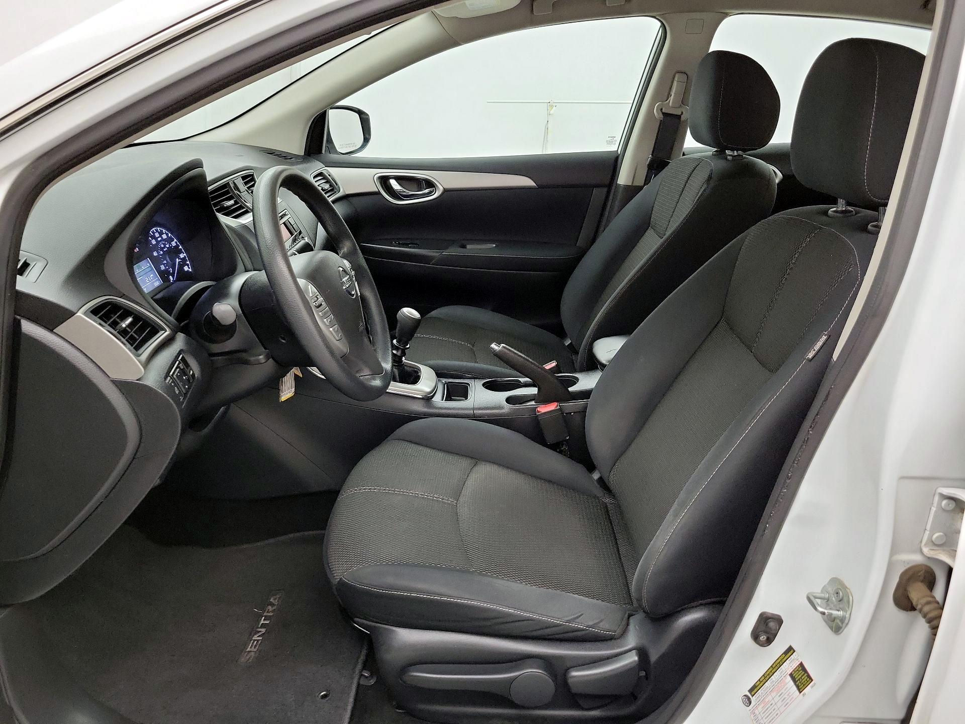 Thumbnail: 2015 Nissan Sentra - 11