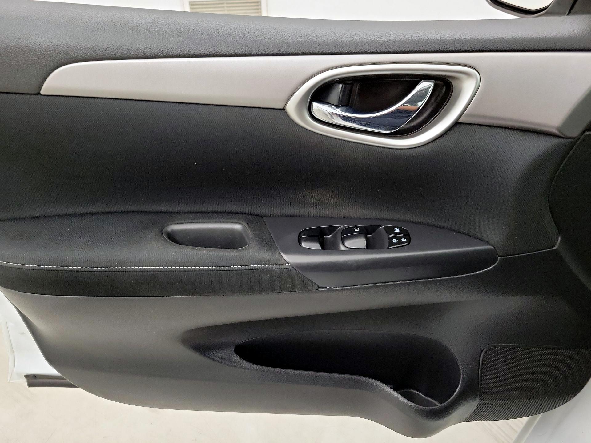 Thumbnail: 2015 Nissan Sentra - 12