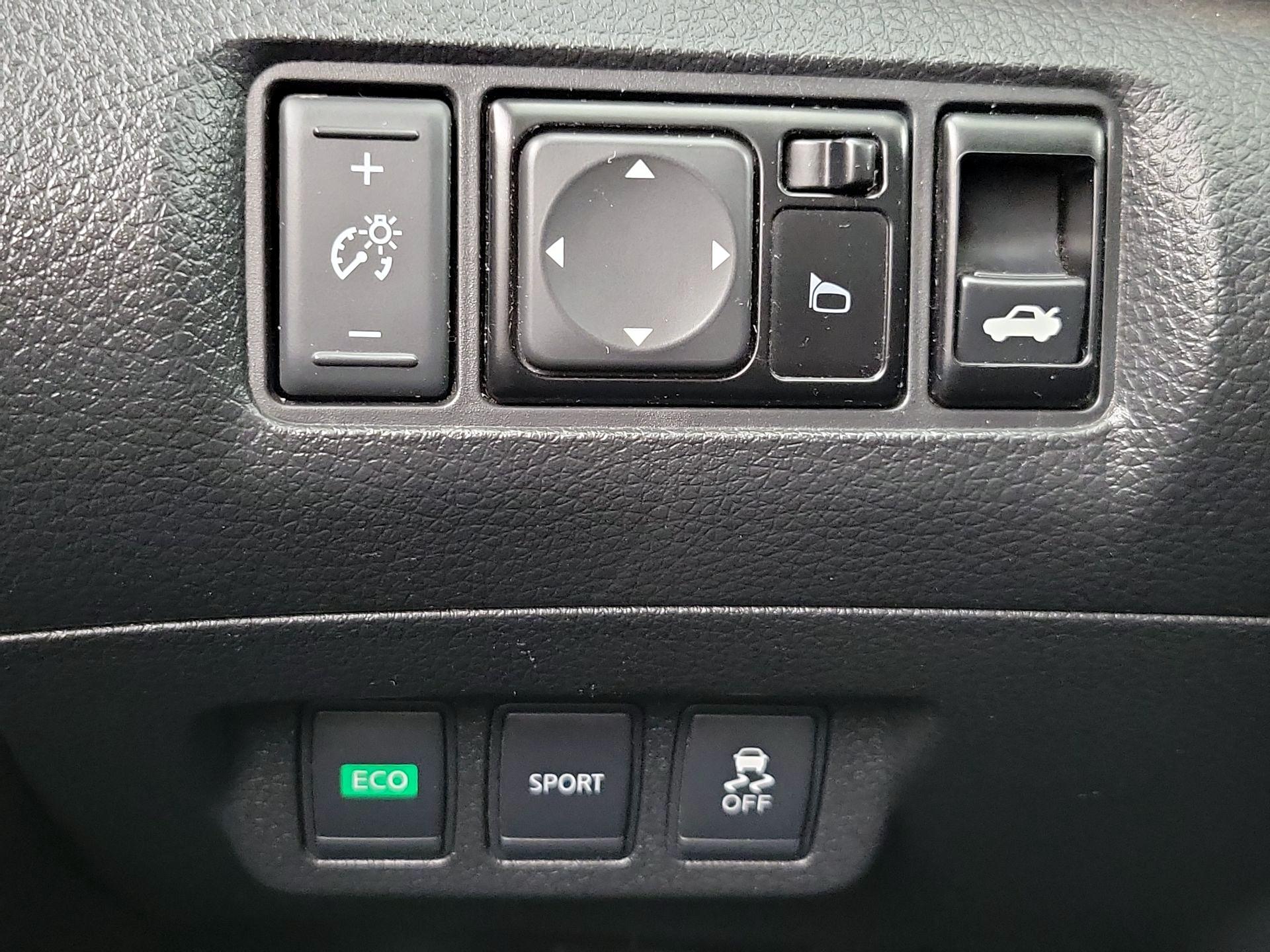 Thumbnail: 2015 Nissan Sentra - 13