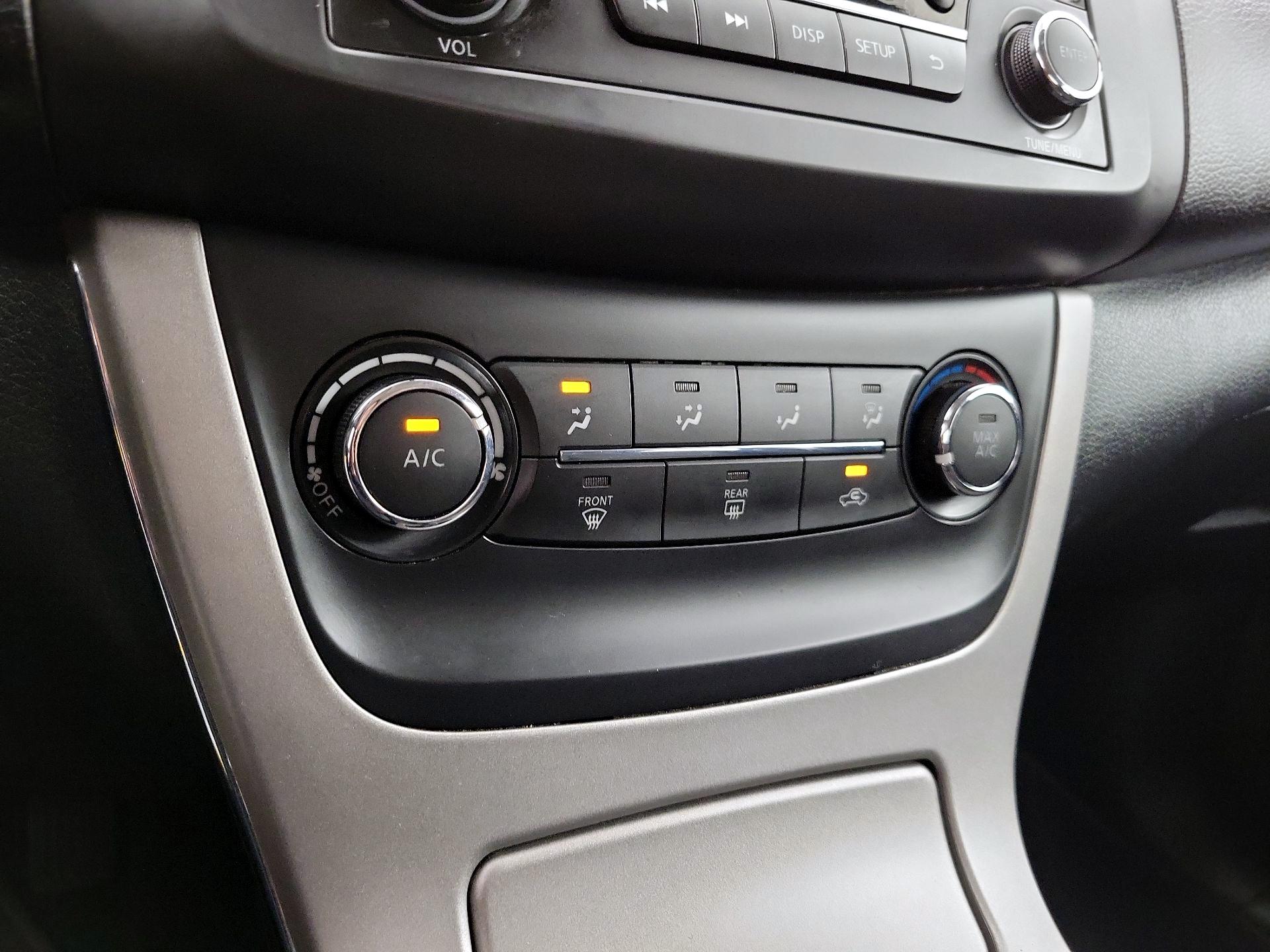 Thumbnail: 2015 Nissan Sentra - 15