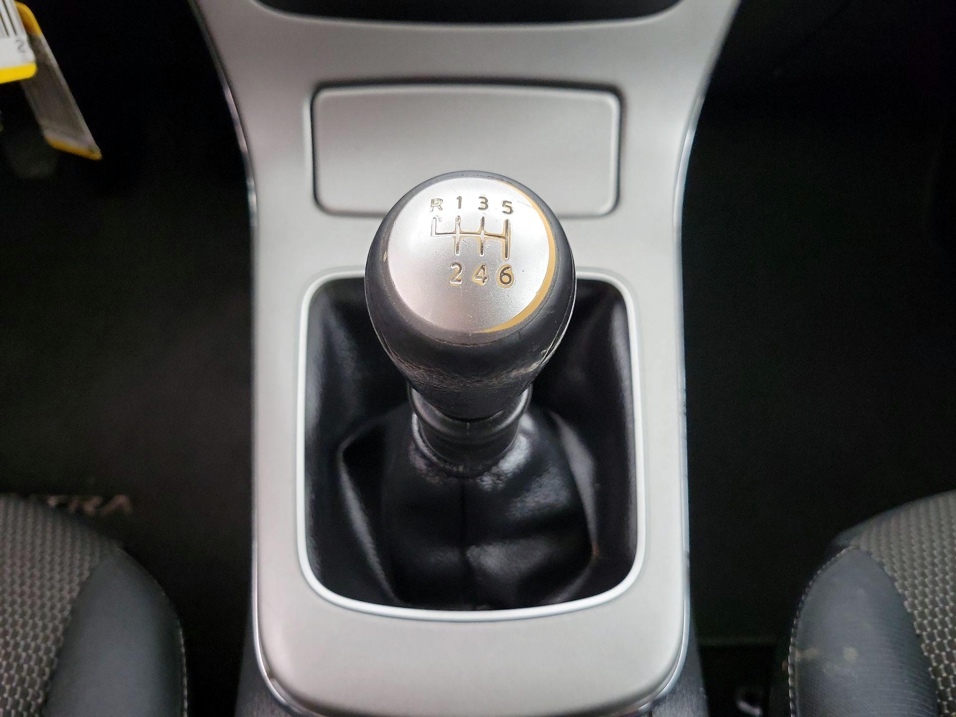 Thumbnail: 2015 Nissan Sentra - 16