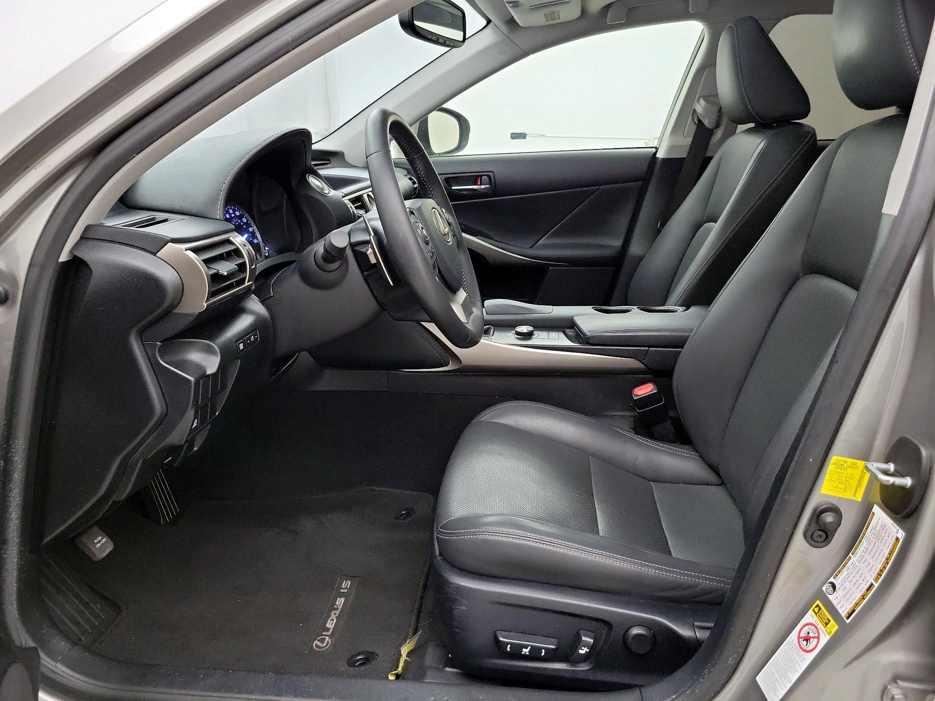 Thumbnail: 2015 Lexus IS - 11