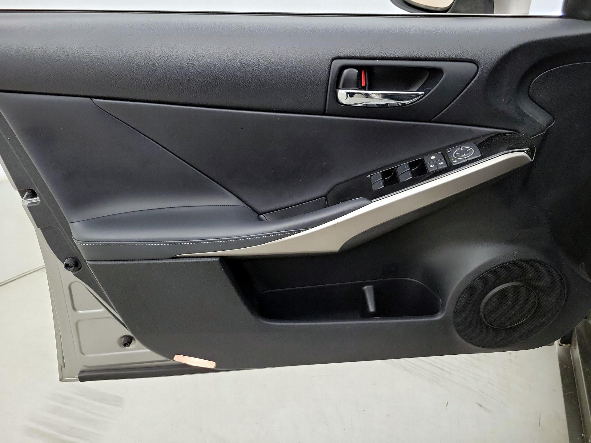 Thumbnail: 2015 Lexus IS - 12