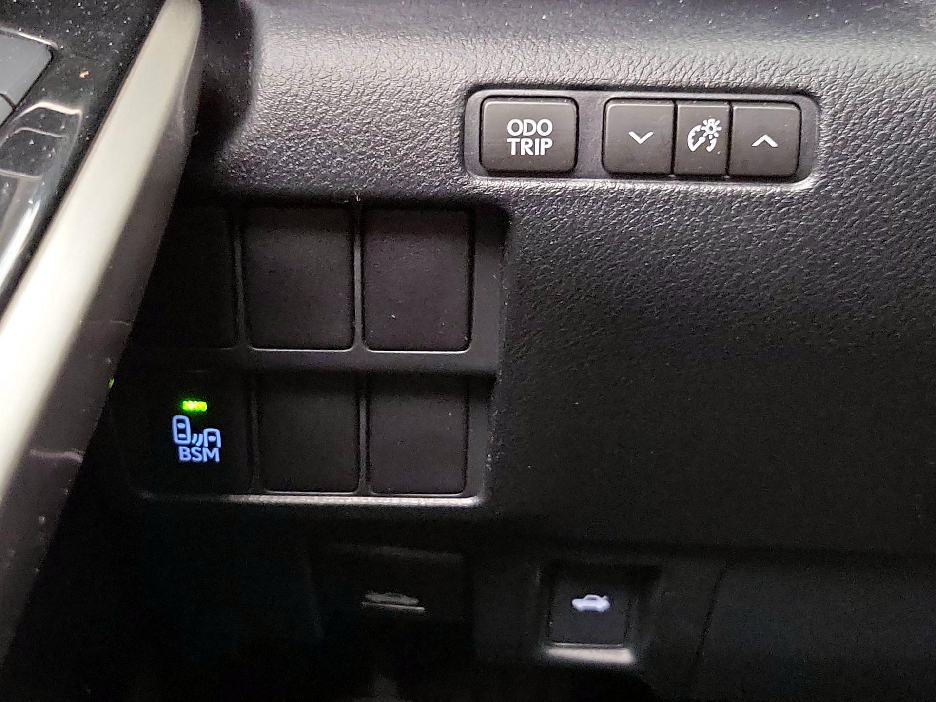 Thumbnail: 2015 Lexus IS - 13