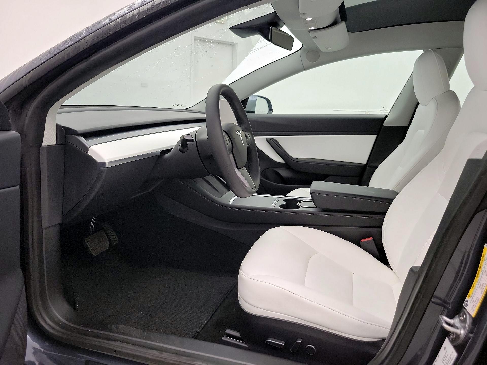 Thumbnail: 2021 Tesla Model 3 - 11