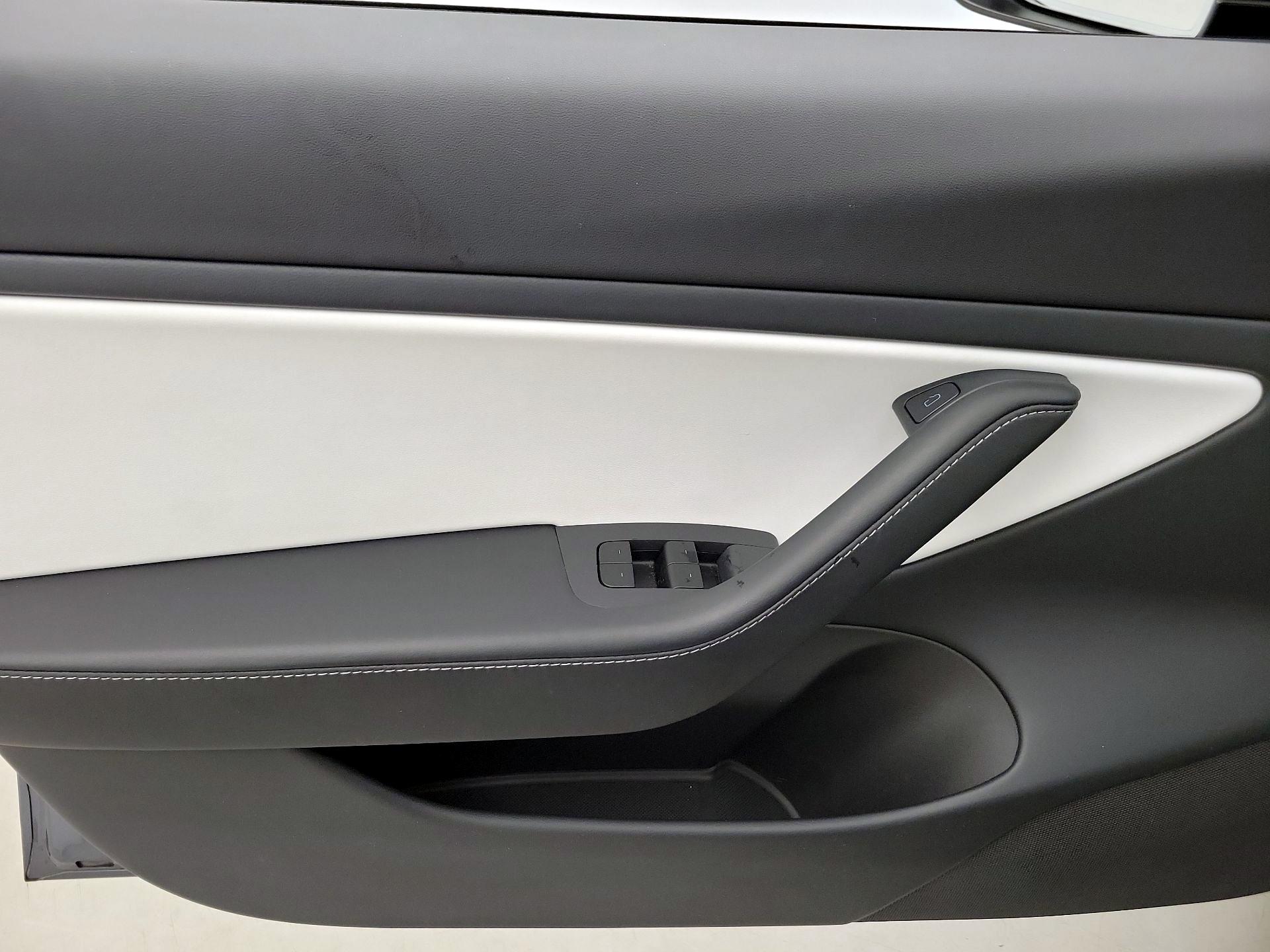 Thumbnail: 2021 Tesla Model 3 - 12