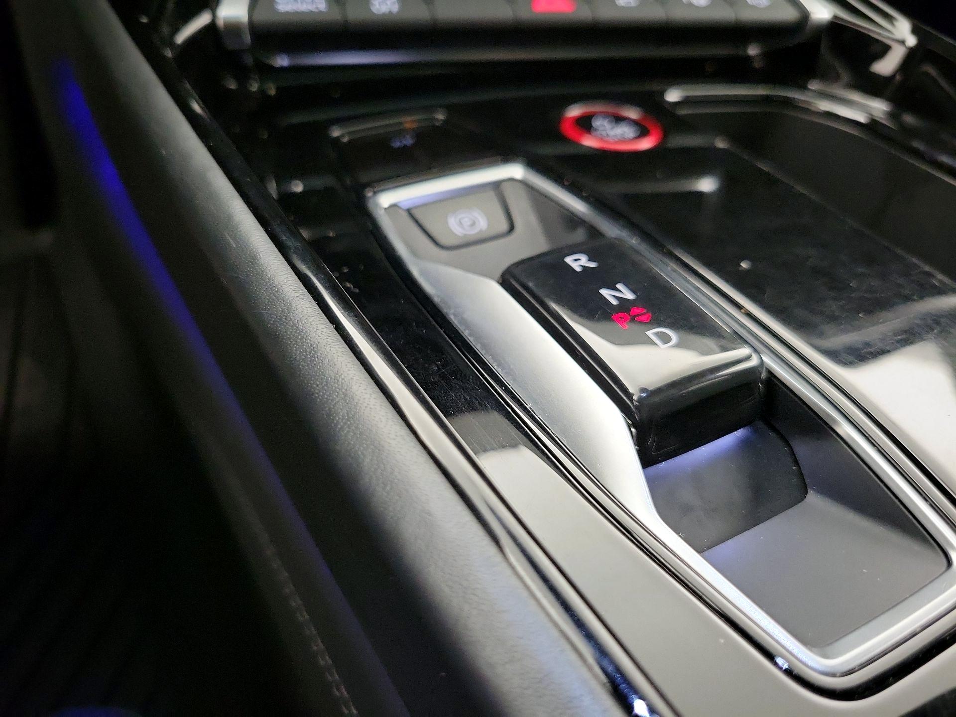 Thumbnail: 2022 Audi e-tron GT - 18