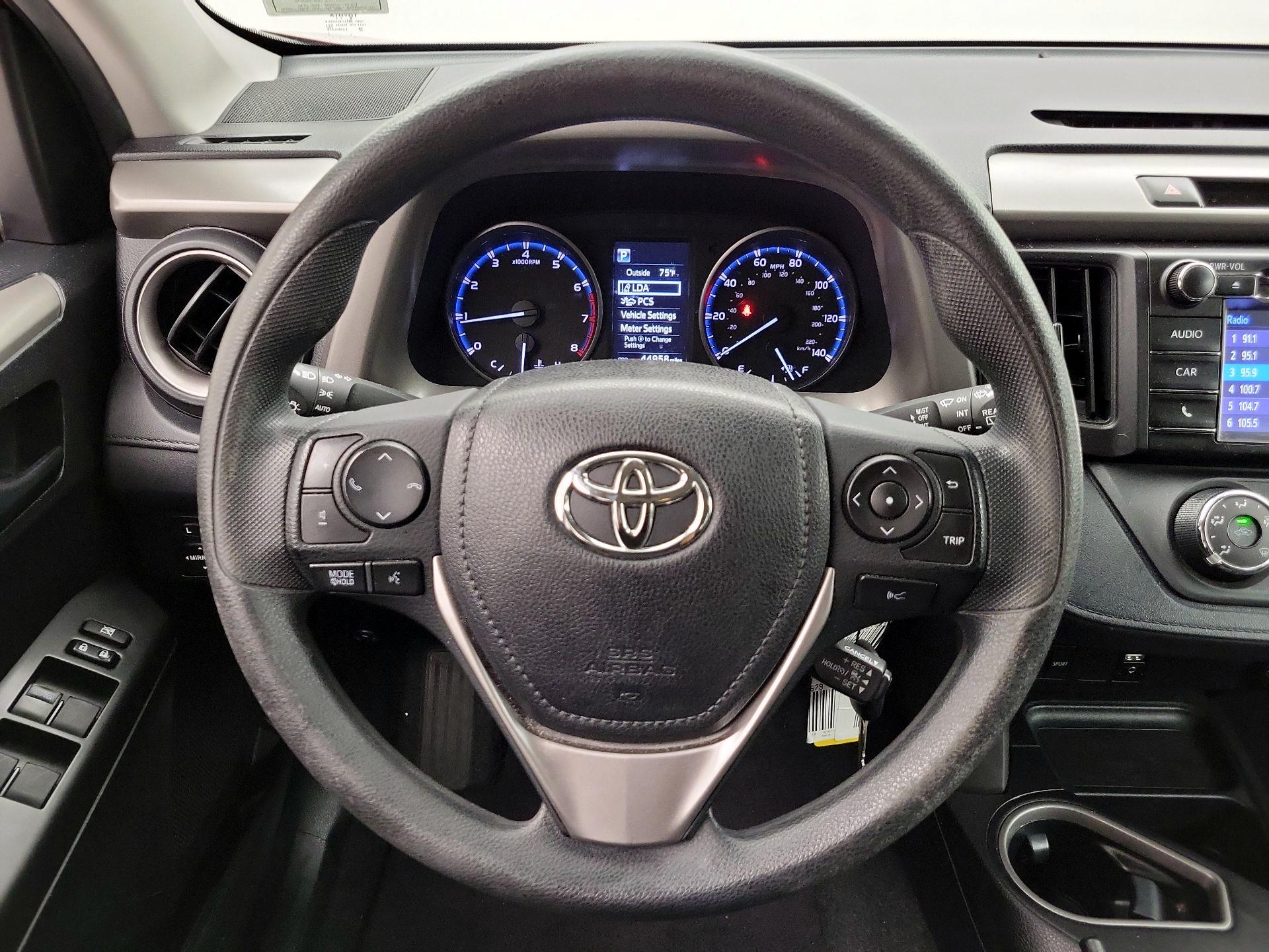 Thumbnail: 2018 Toyota RAV4 - 10
