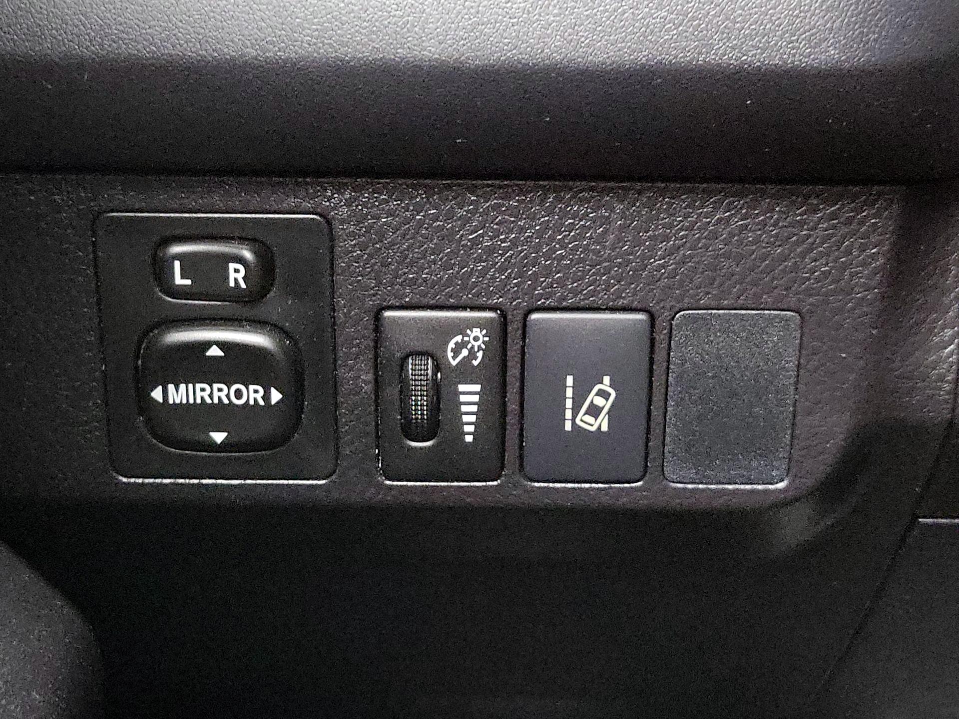 Thumbnail: 2018 Toyota RAV4 - 13