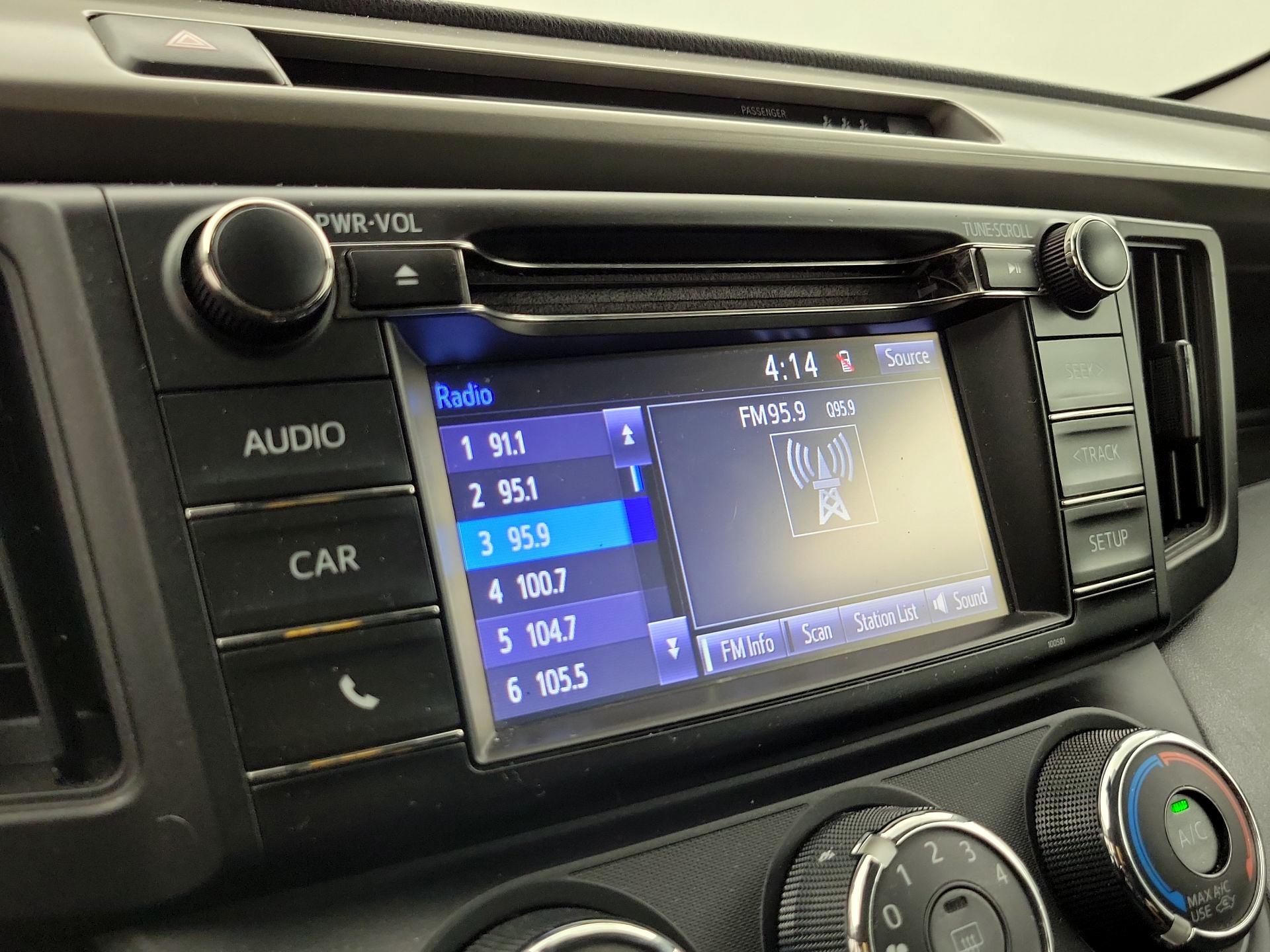 Thumbnail: 2018 Toyota RAV4 - 15