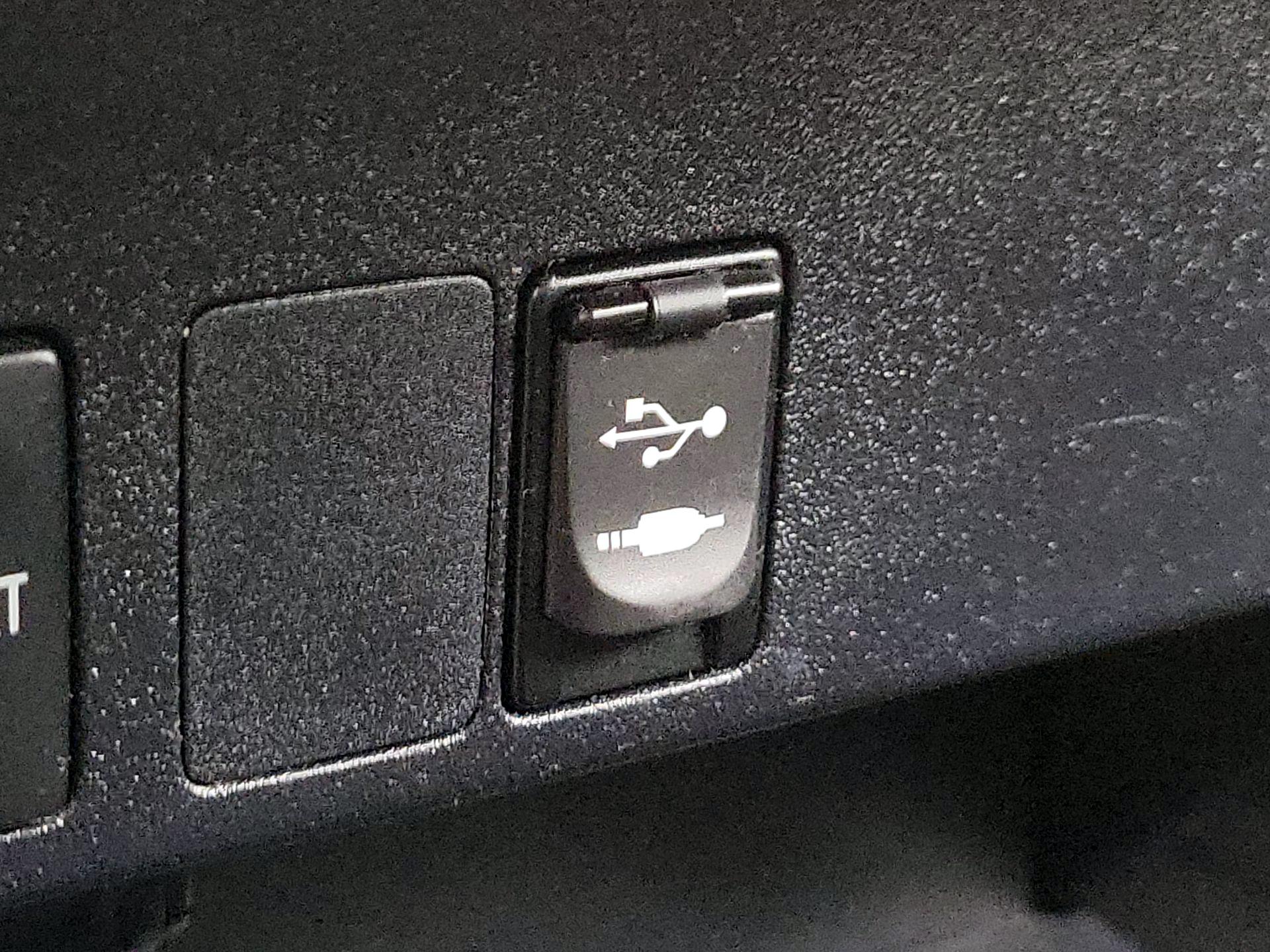 Thumbnail: 2018 Toyota RAV4 - 18