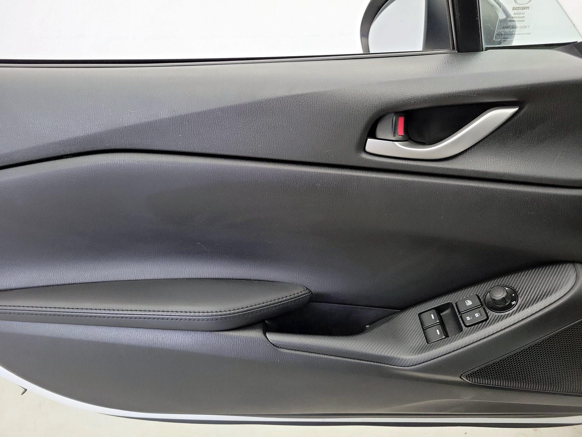 Thumbnail: 2016 Mazda MX-5 Miata - 12