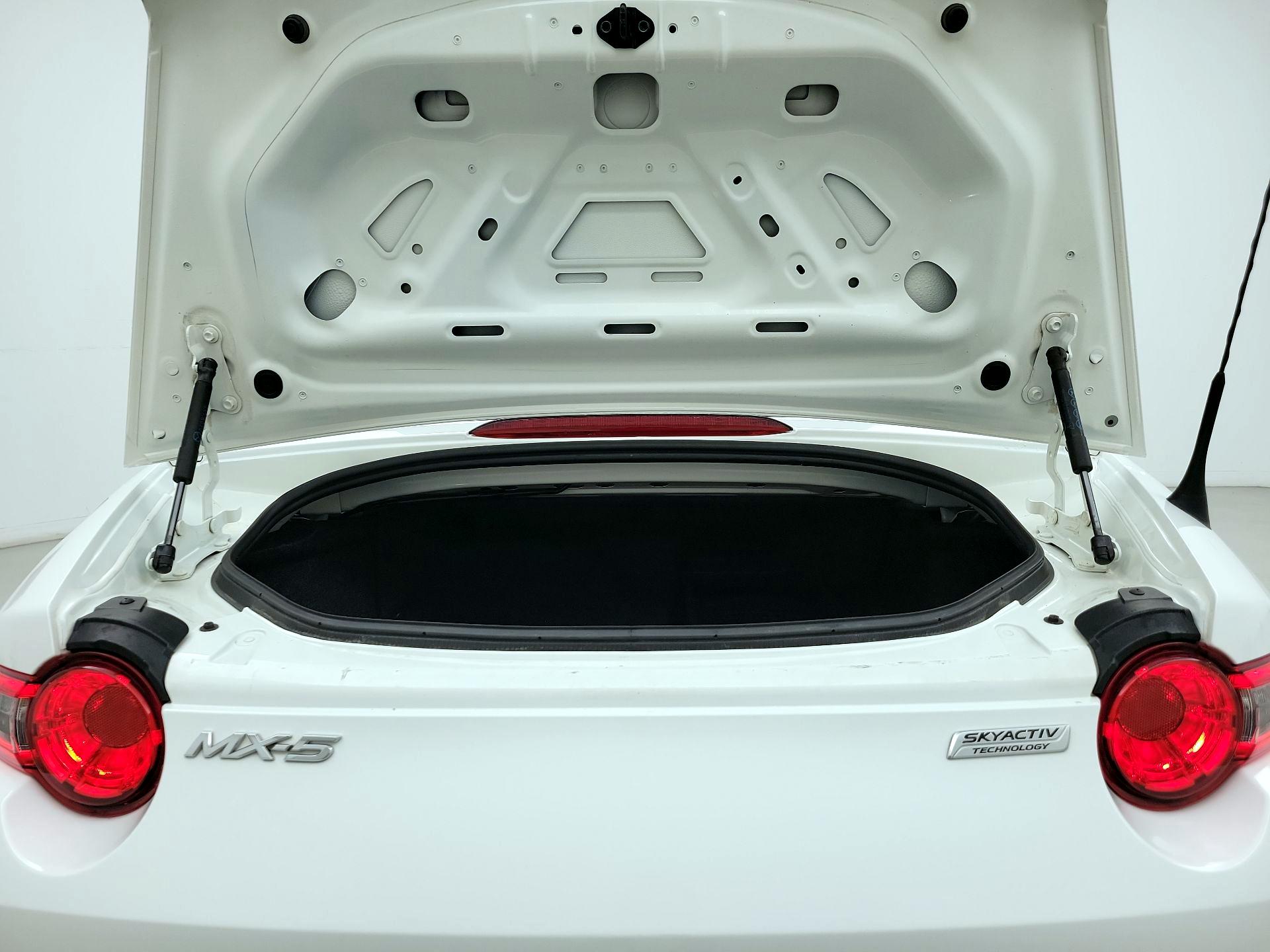 Thumbnail: 2016 Mazda MX-5 Miata - 18