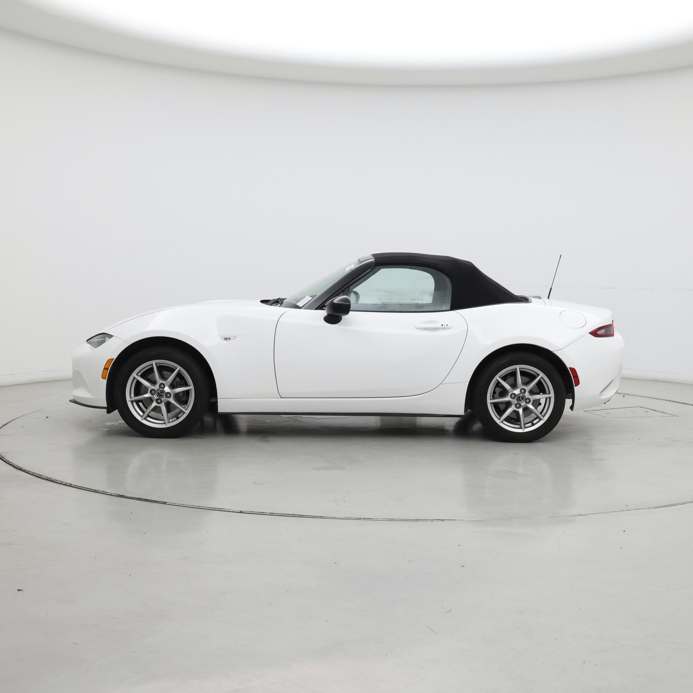 Thumbnail: 2016 Mazda MX-5 Miata - 3