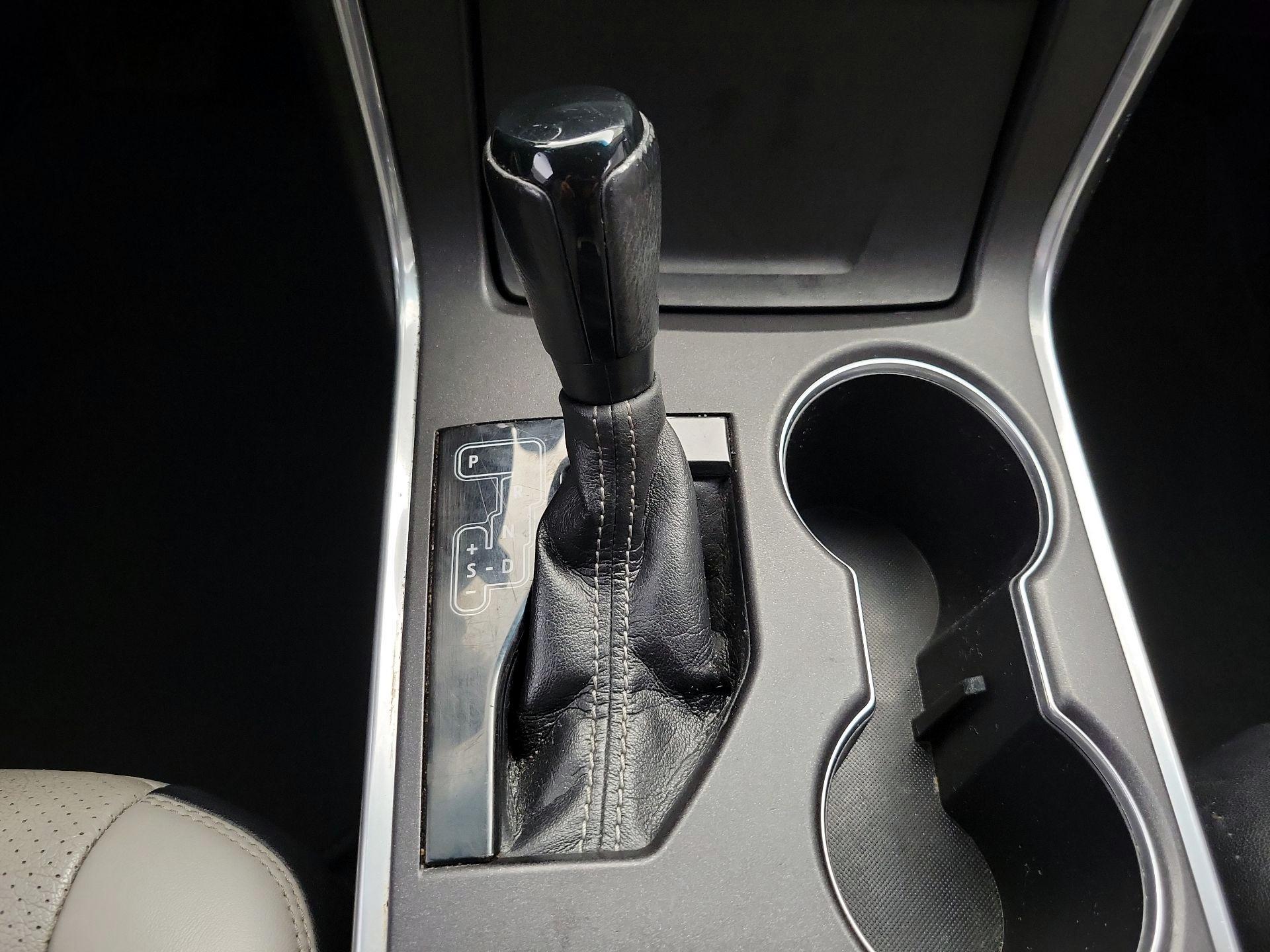 Thumbnail: 2016 Toyota Camry - 17