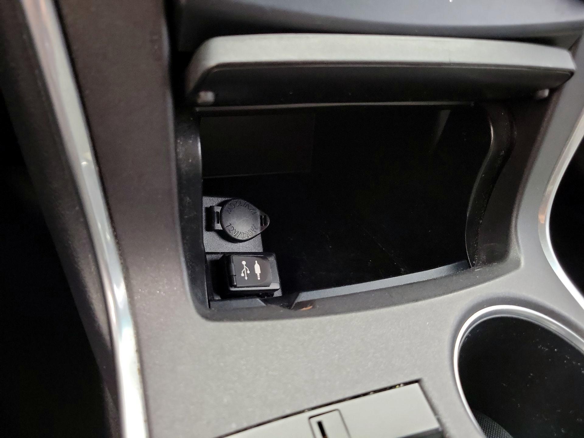 Thumbnail: 2016 Toyota Camry - 18