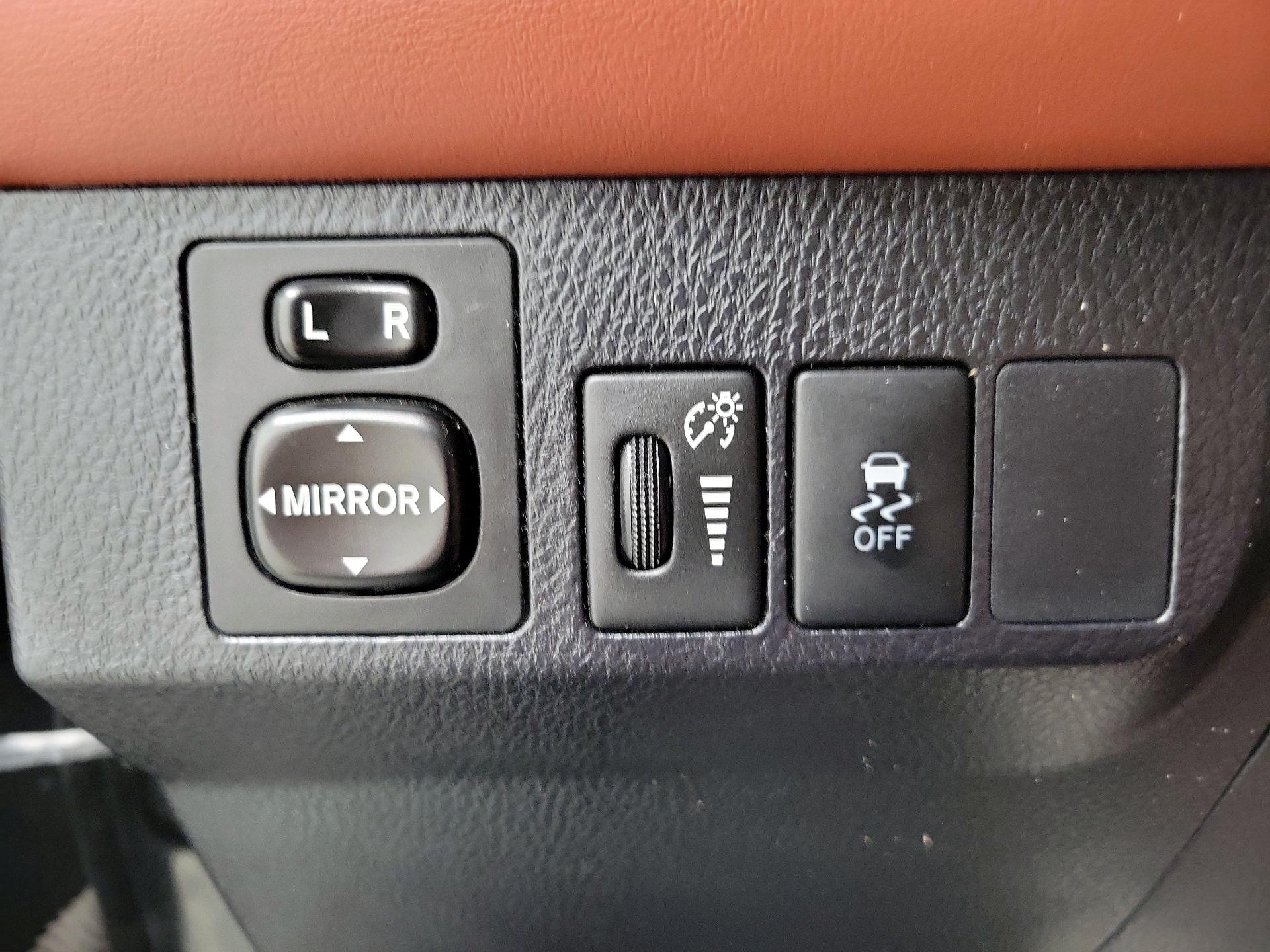 Thumbnail: 2014 Toyota RAV4 - 13