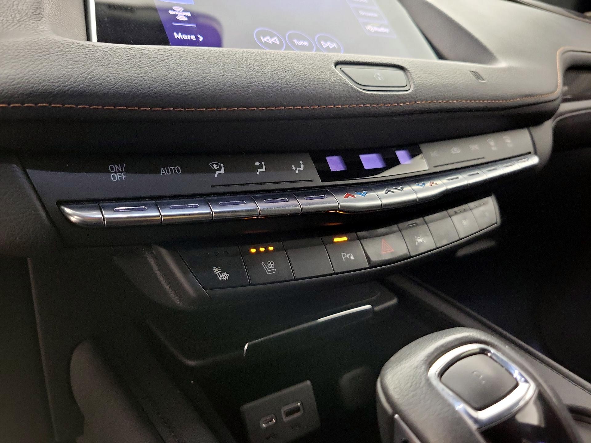 Thumbnail: 2019 Cadillac XT4 - 16