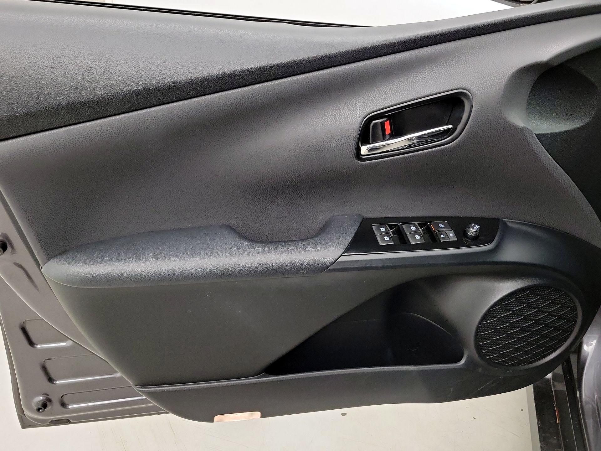 Thumbnail: 2016 Toyota Prius - 12