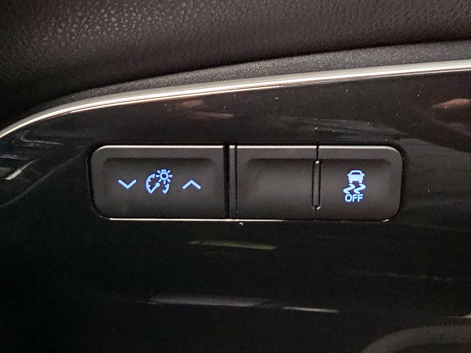 Thumbnail: 2016 Toyota Prius - 13