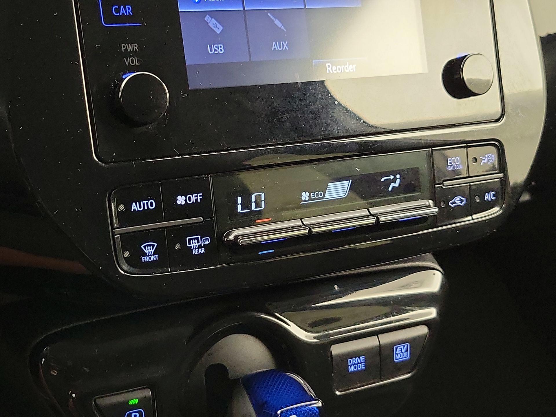 Thumbnail: 2016 Toyota Prius - 16