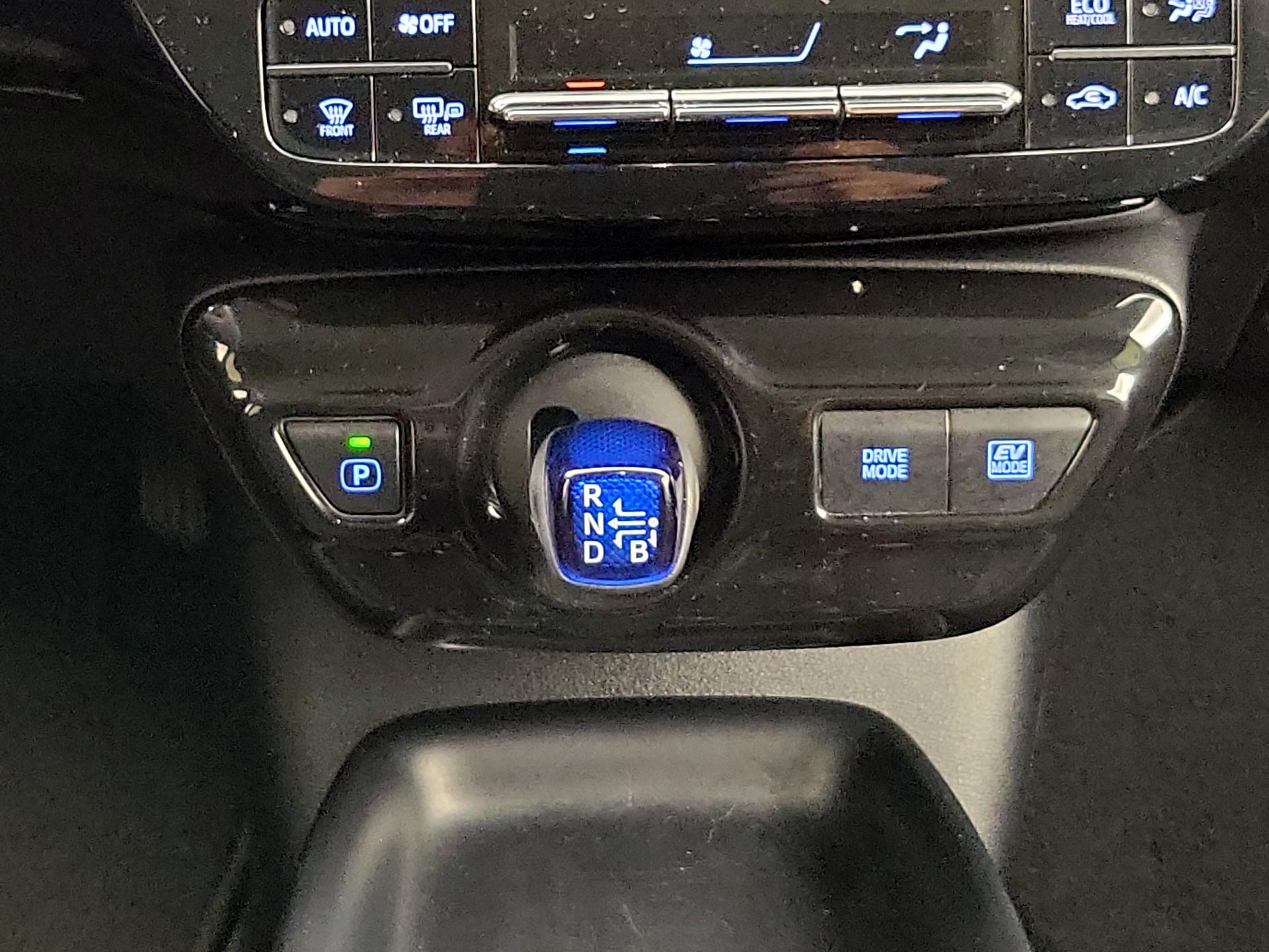 Thumbnail: 2016 Toyota Prius - 17