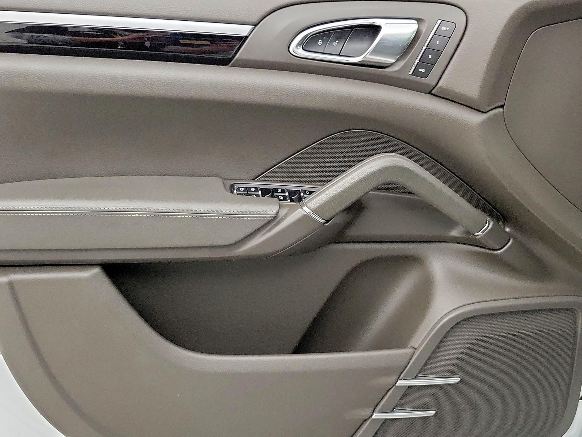 Thumbnail: 2016 Porsche Cayenne - 12